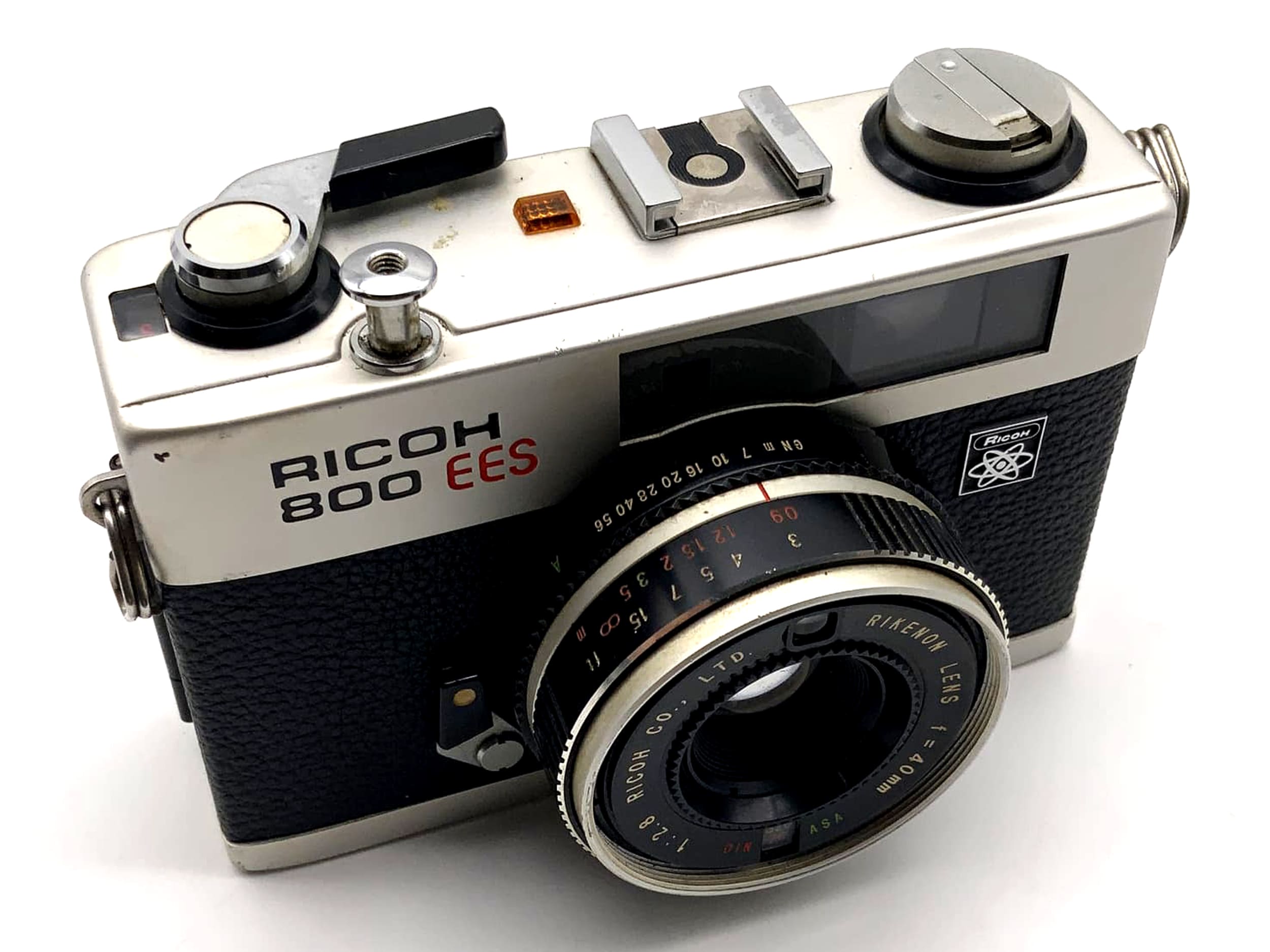 Appareil photo compact 35 mm Ricoh 800 EES avec viseur et objectif Rikenon 40 mm f/2.8