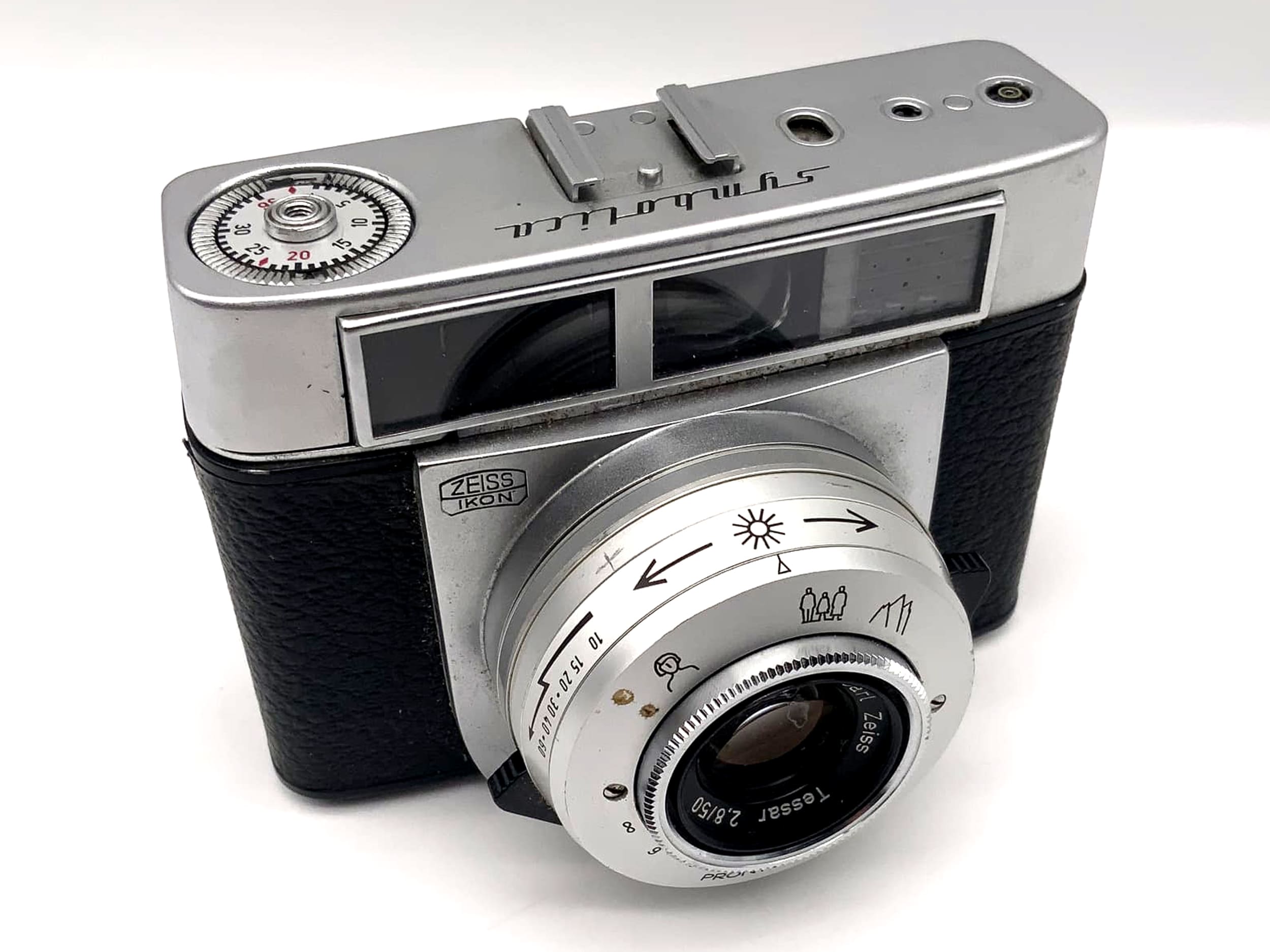 Appareil photo télémétrique Zeiss Ikon Symbolica avec objectif Tessar 50 mm f/2,8, format compact 35 mm