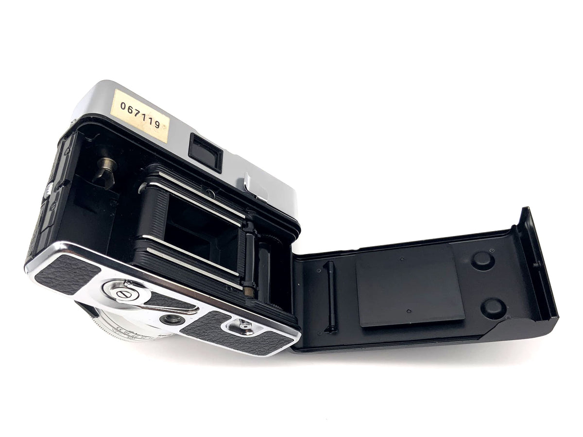 Zeiss Ikon Contessa rangefinder camera with Tessar 50mm 1:2.8 35mm compact camera