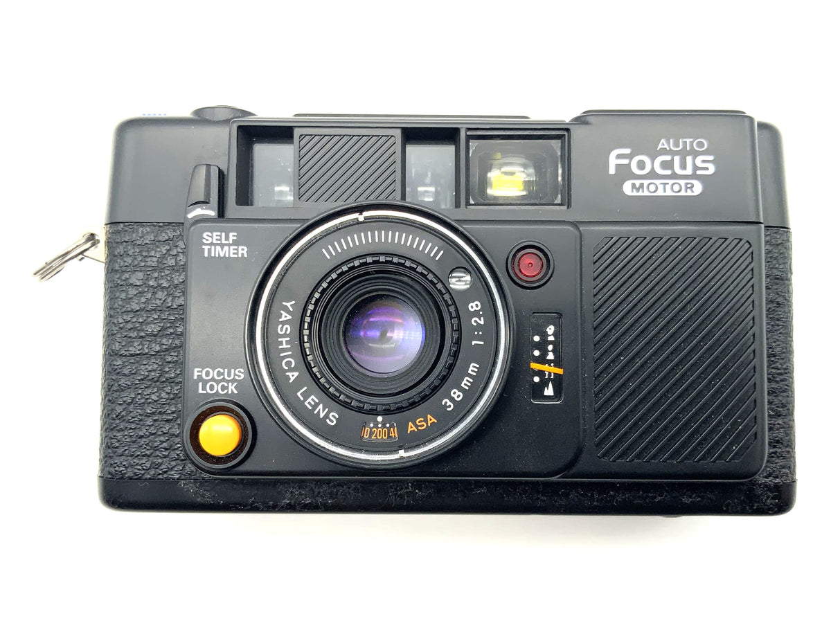 Appareil photo Yashica à visée automatique avec objectif Yashica 38 mm f/2.8 (équivalent 35 mm) - Défectueux