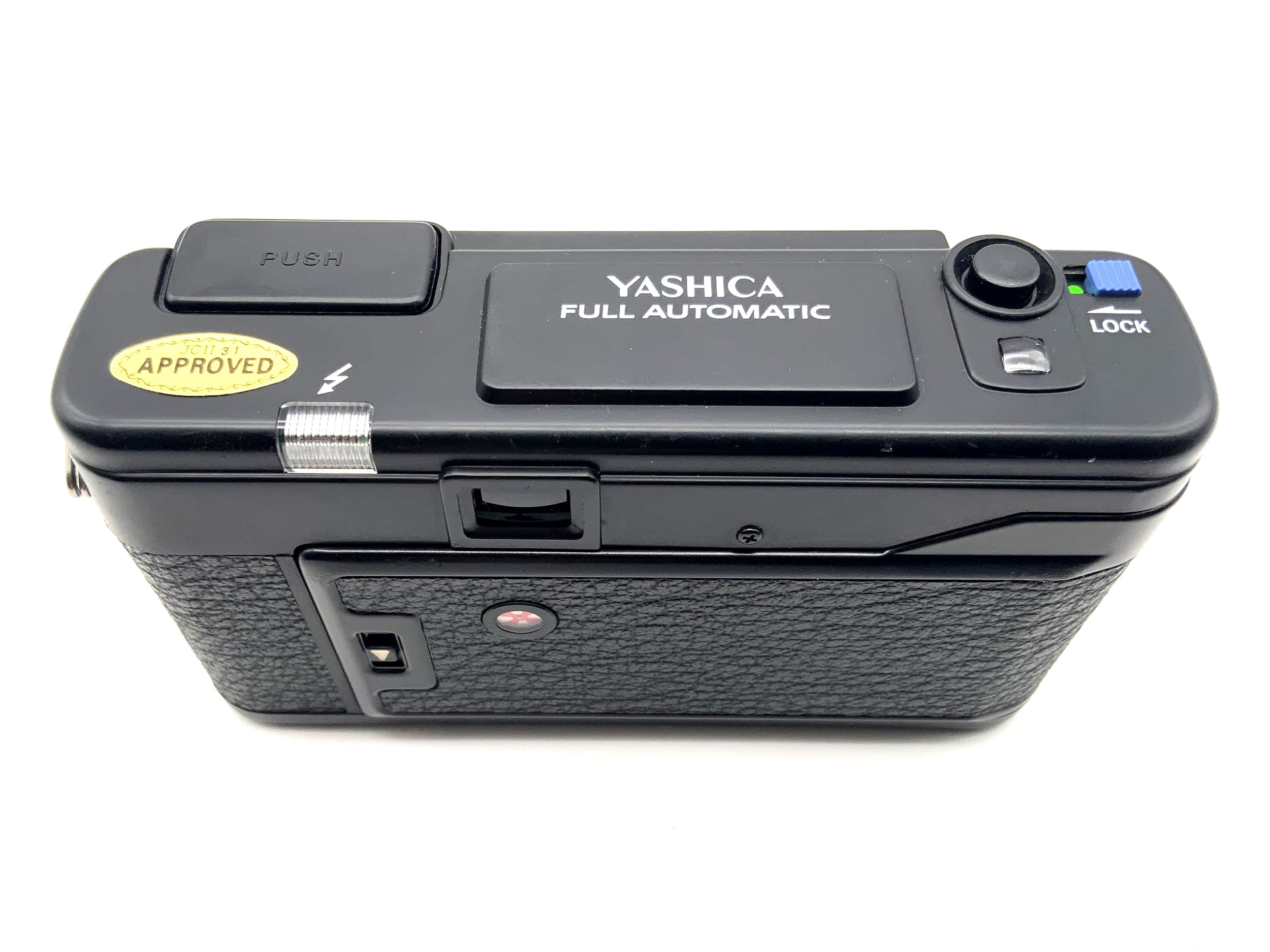 Appareil photo Yashica à visée automatique avec objectif Yashica 38 mm f/2.8 (équivalent 35 mm) - Défectueux