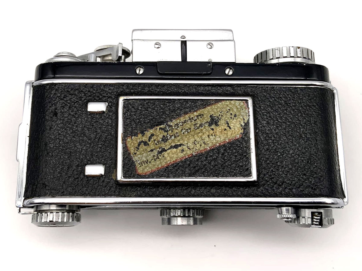 Appareil photo reflex mono-objectif Exakta Varex II b SLR 2b avec viseur de poitrine, objectif Ihagee 35 mm et boîtier.