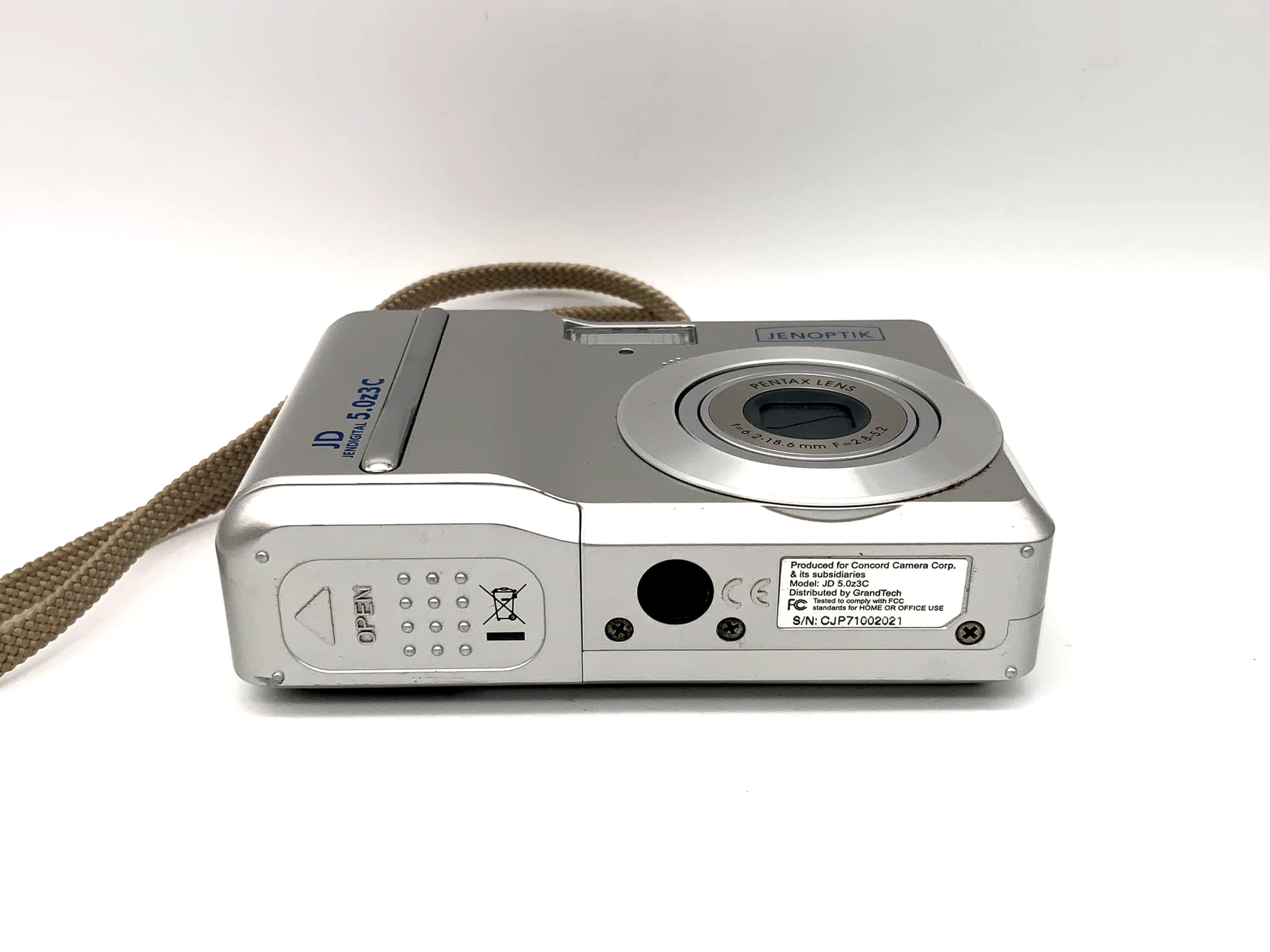 Jenoptik JD 5.0z3C avec objectif Pentax f=6.2-18.6mm F=2.8-5.2