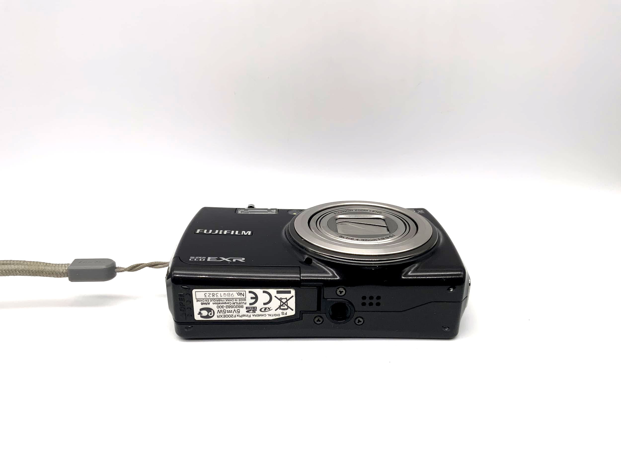 Fujifilm Finepix F200EXR f=6,4-32 mm 1:3,3-5,1 Super CCD grand angle 5x