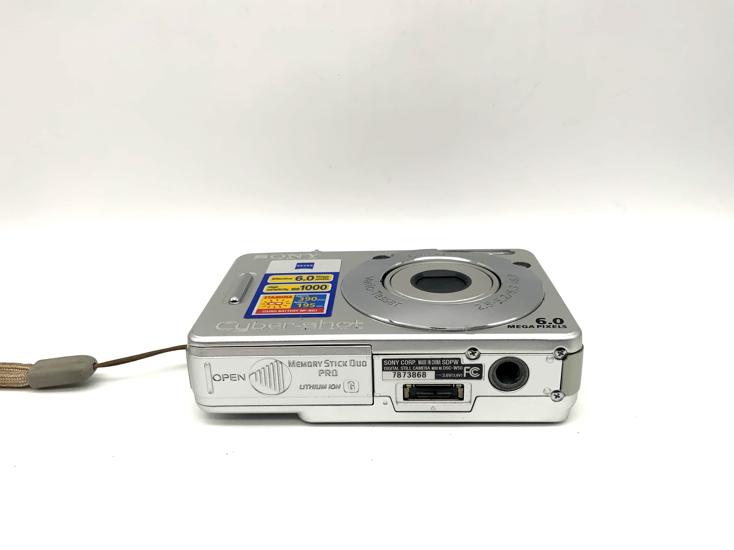 Sony Cyber-shot DSC-W50 avec objectif Carl Zeiss Vario-Tessar 2,8-5,2/6,3-18,9 6,0 MP