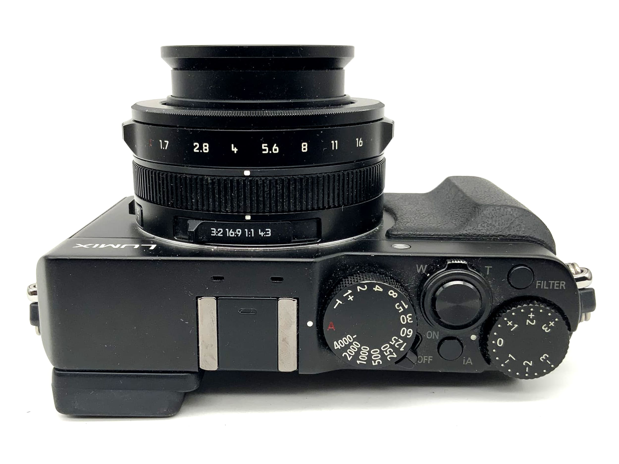 Panasonic Lumix DMC-LX100 with Leica DC Vario-Summilux 1:1.7-2.8/10.9-34 ASPH.