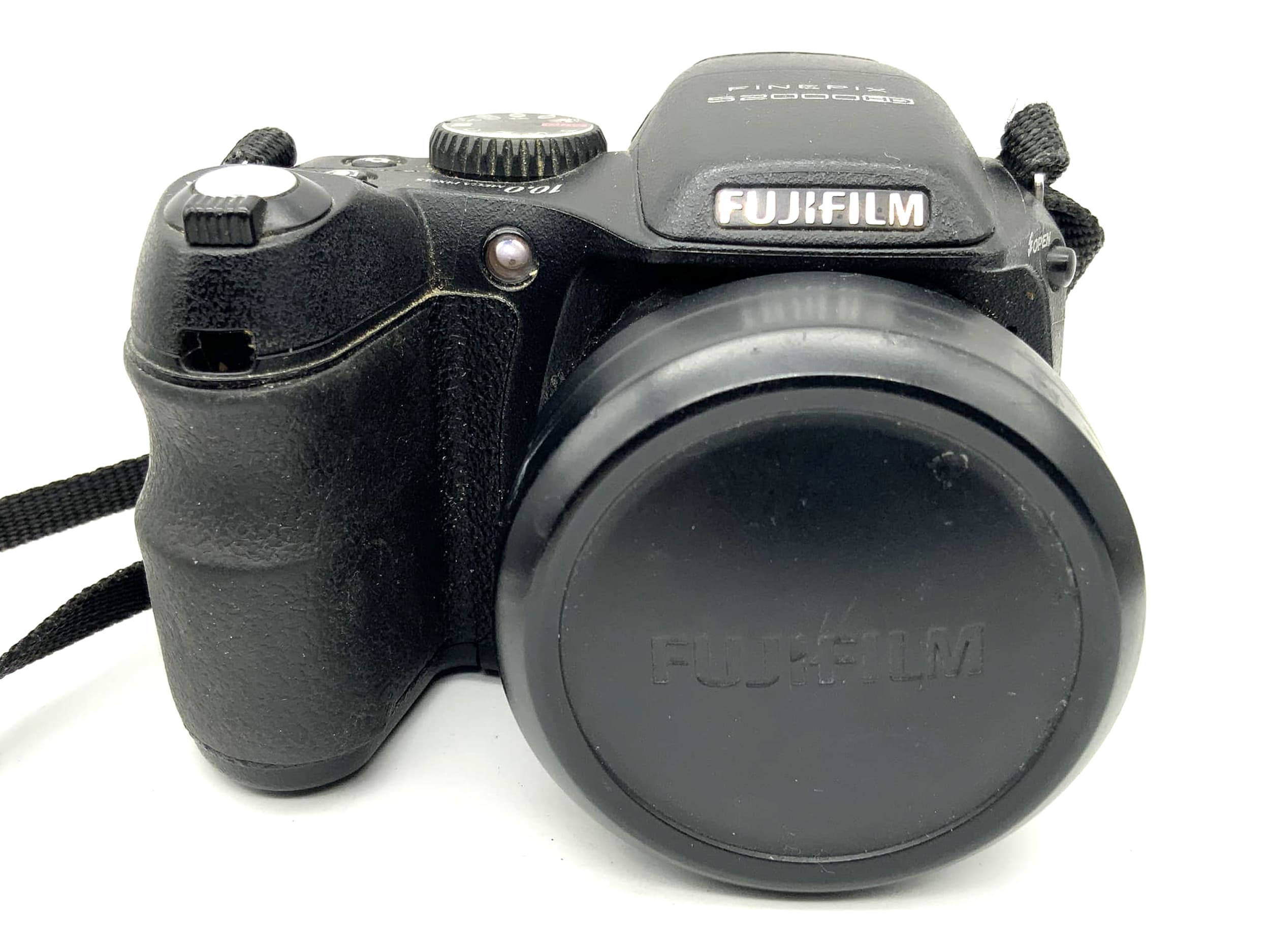 Fujifilm FinePix S2000 HD 15x, zoom optique f=5,0-75,0 mm, ouverture 1:3,5-5,4, 10,0 MP