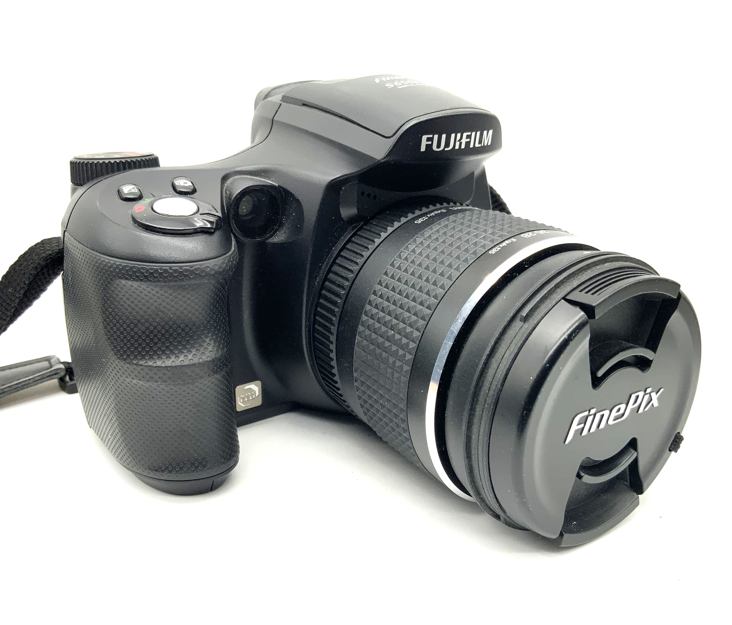 Fujifilm FinePix S6500 fd 10,7x Objectif optique f=6,2-66,7 mm 1:2,8-4,9 Capteur Super CCD 6,3 MP