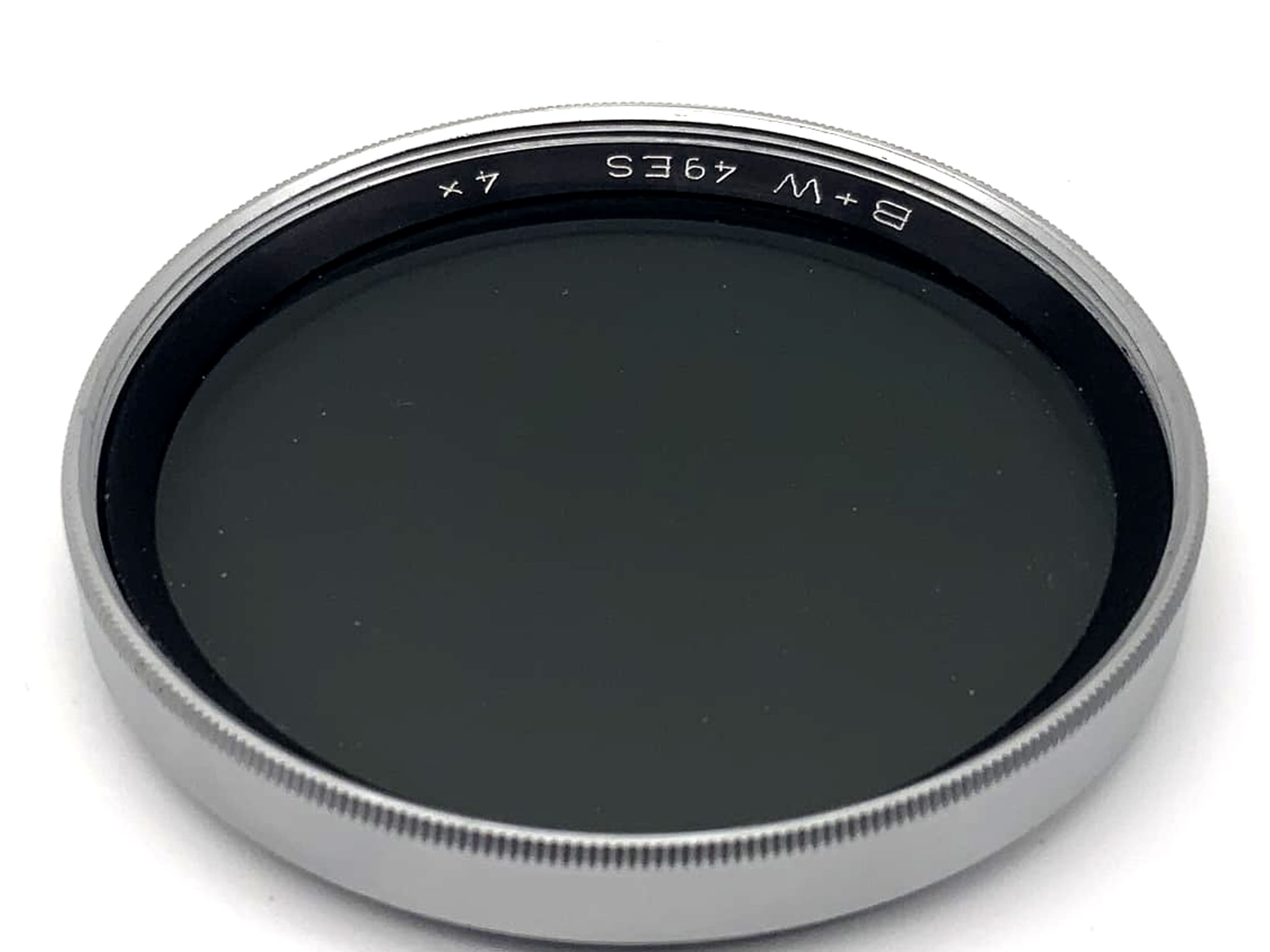 Filtre gris B+W 49 mm avec 4 filetages circulaires