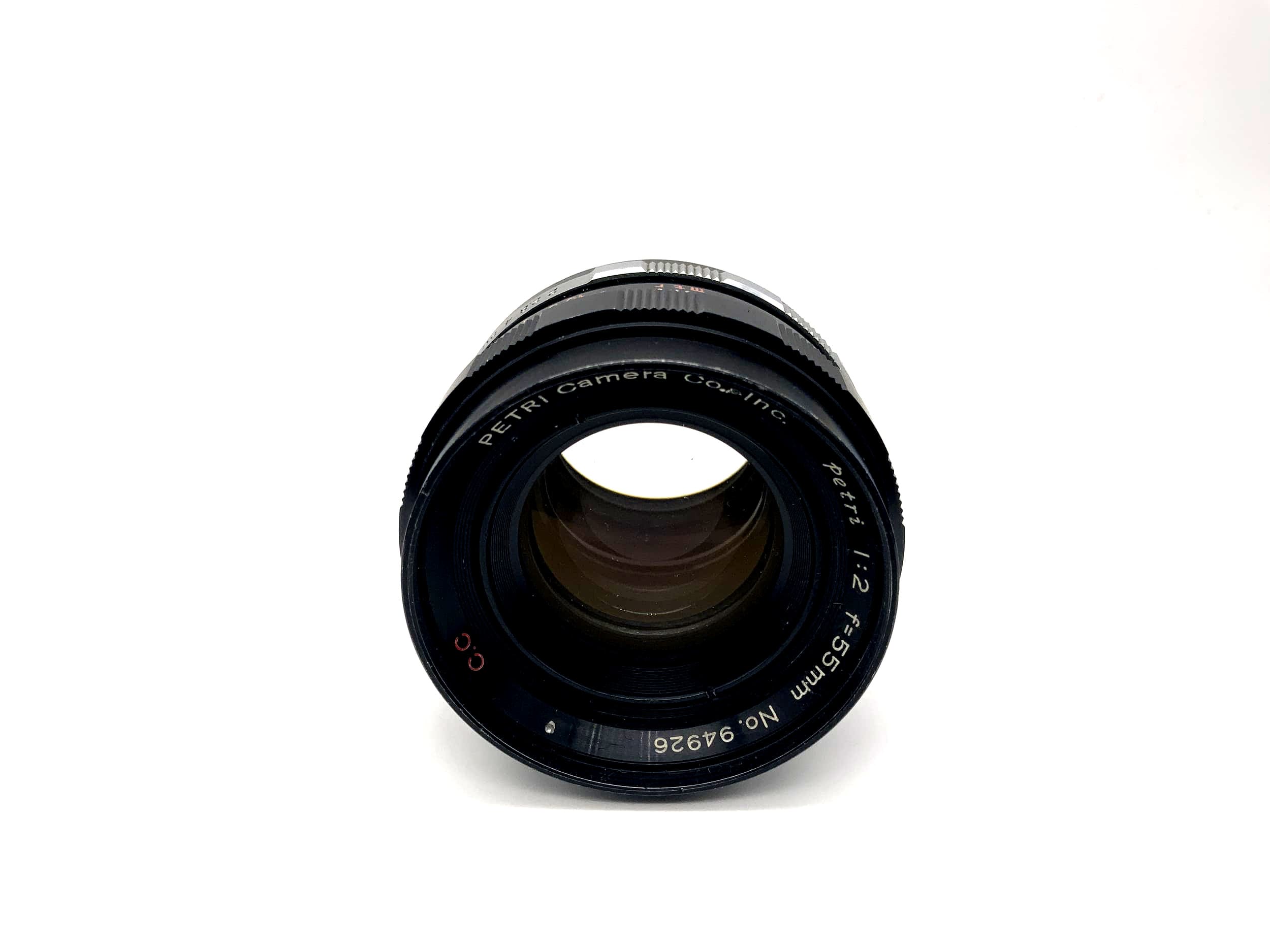 Objectif Petri 55 mm 1:2 rouge CC pour appareil photo (baïonnette Petri)