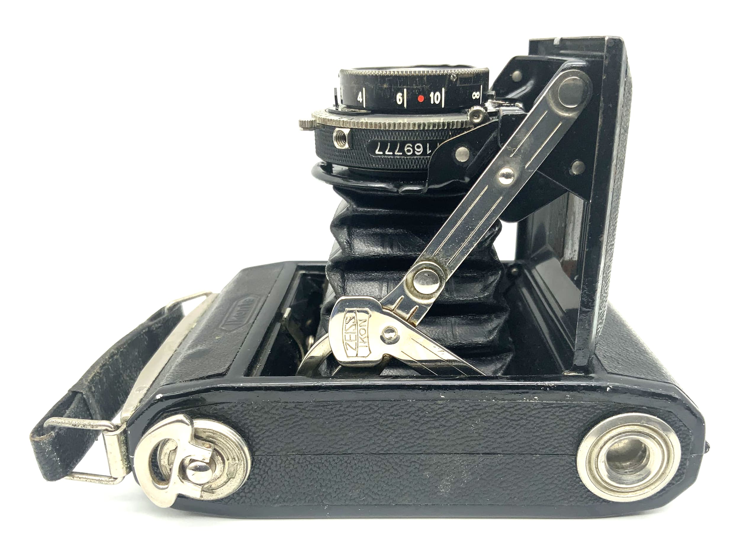 Zeiss Ikon Ikonta 520 folding camera with Carl Zeiss Tessar 1:3.5 7cm 70mm Compur