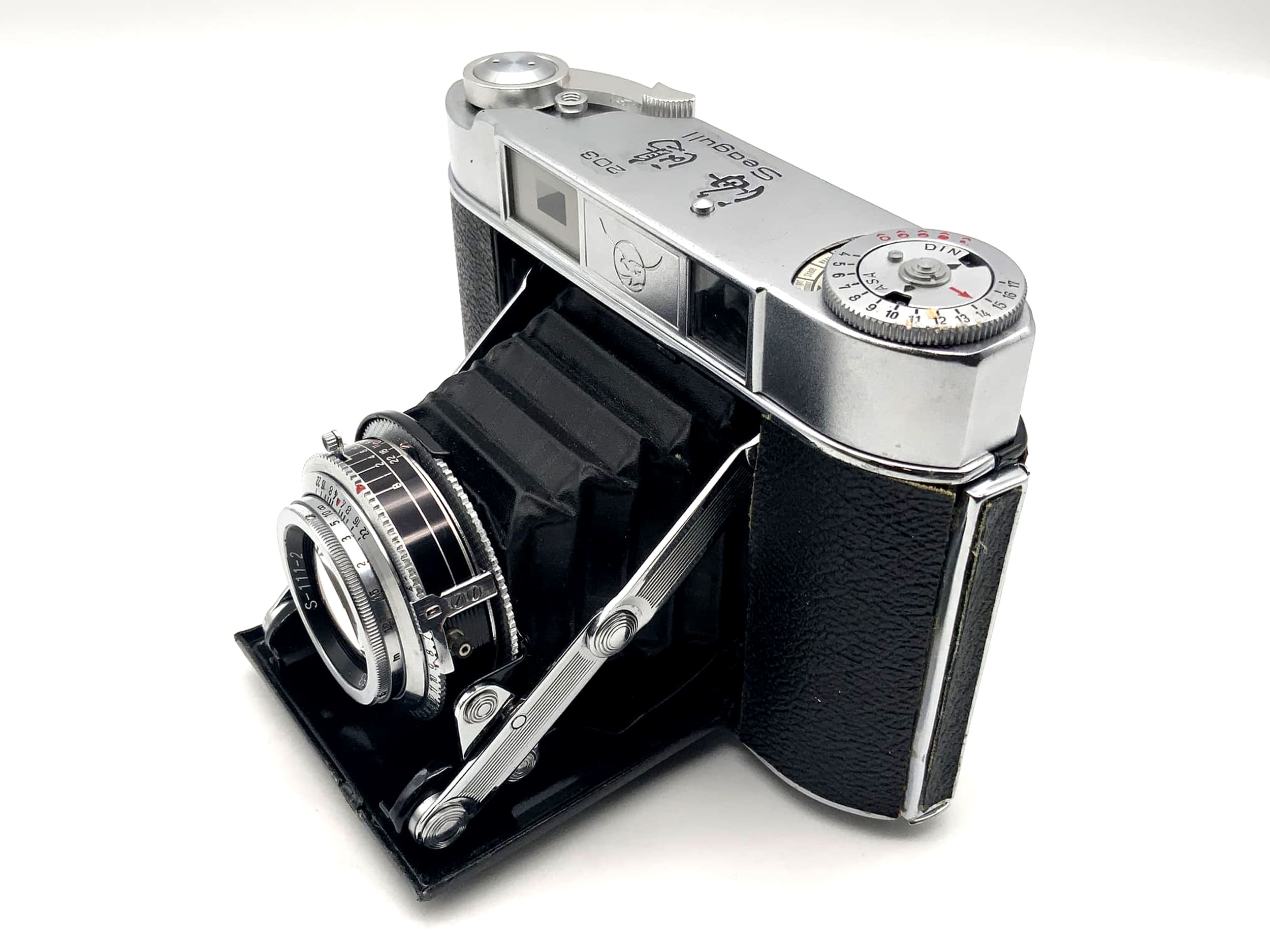 Seagull 203 folding camera with 1:3.5 75mm S-111-2