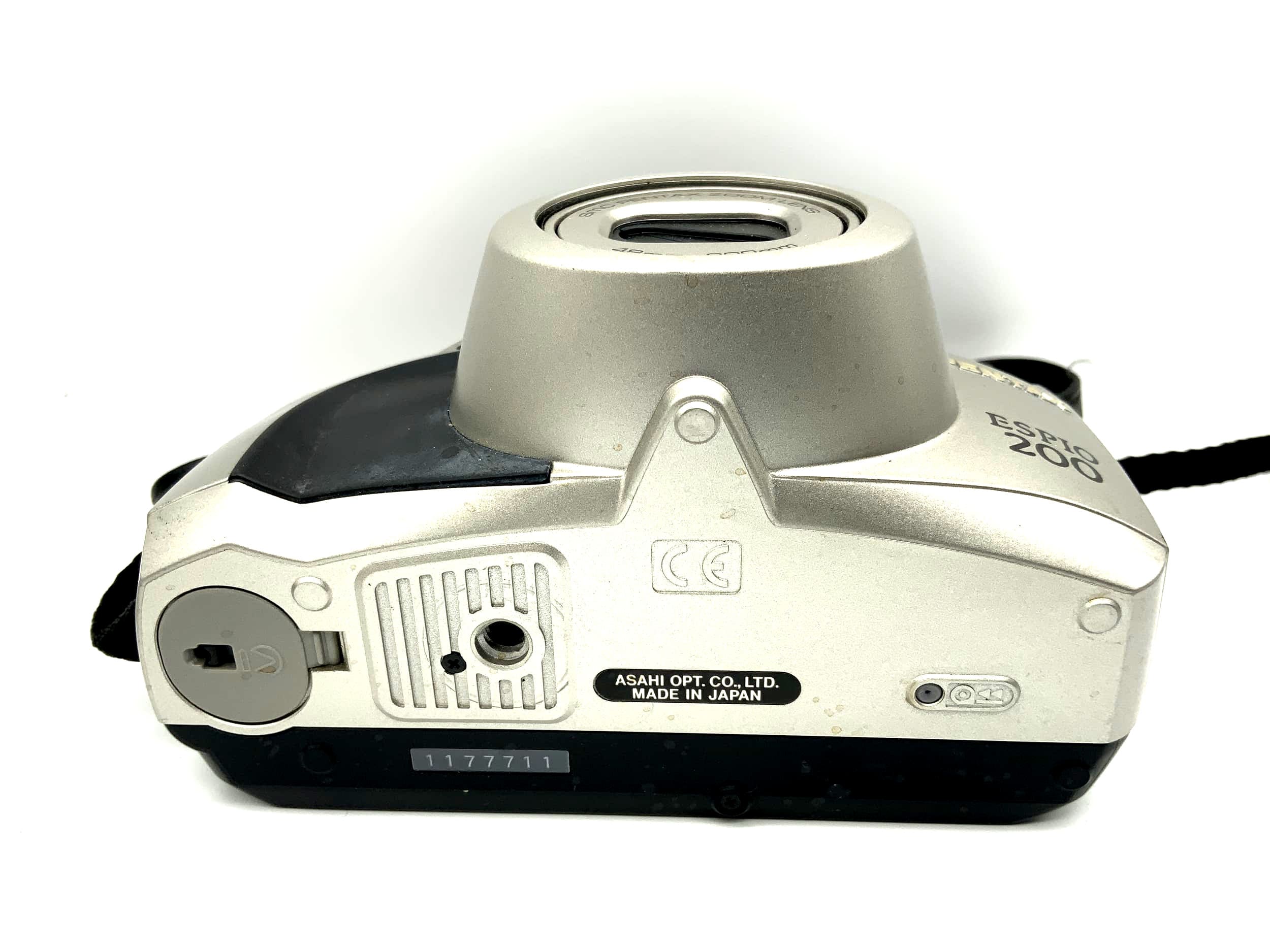 Appareil photo compact Pentax Espio 200 avec objectif 48-200 mm, format 35 mm (argentique).