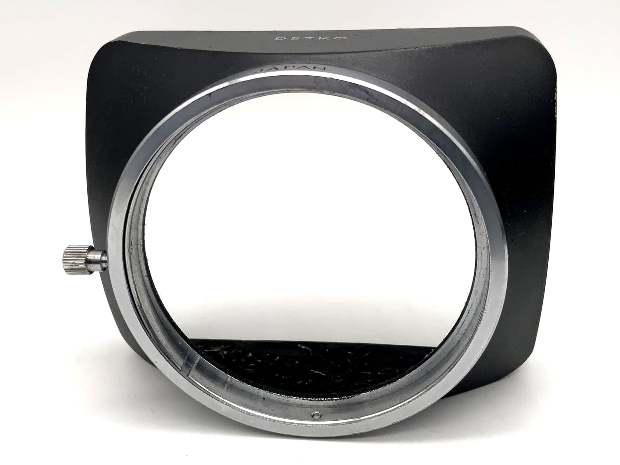 Minolta D57KC metal lens hood, 57mm