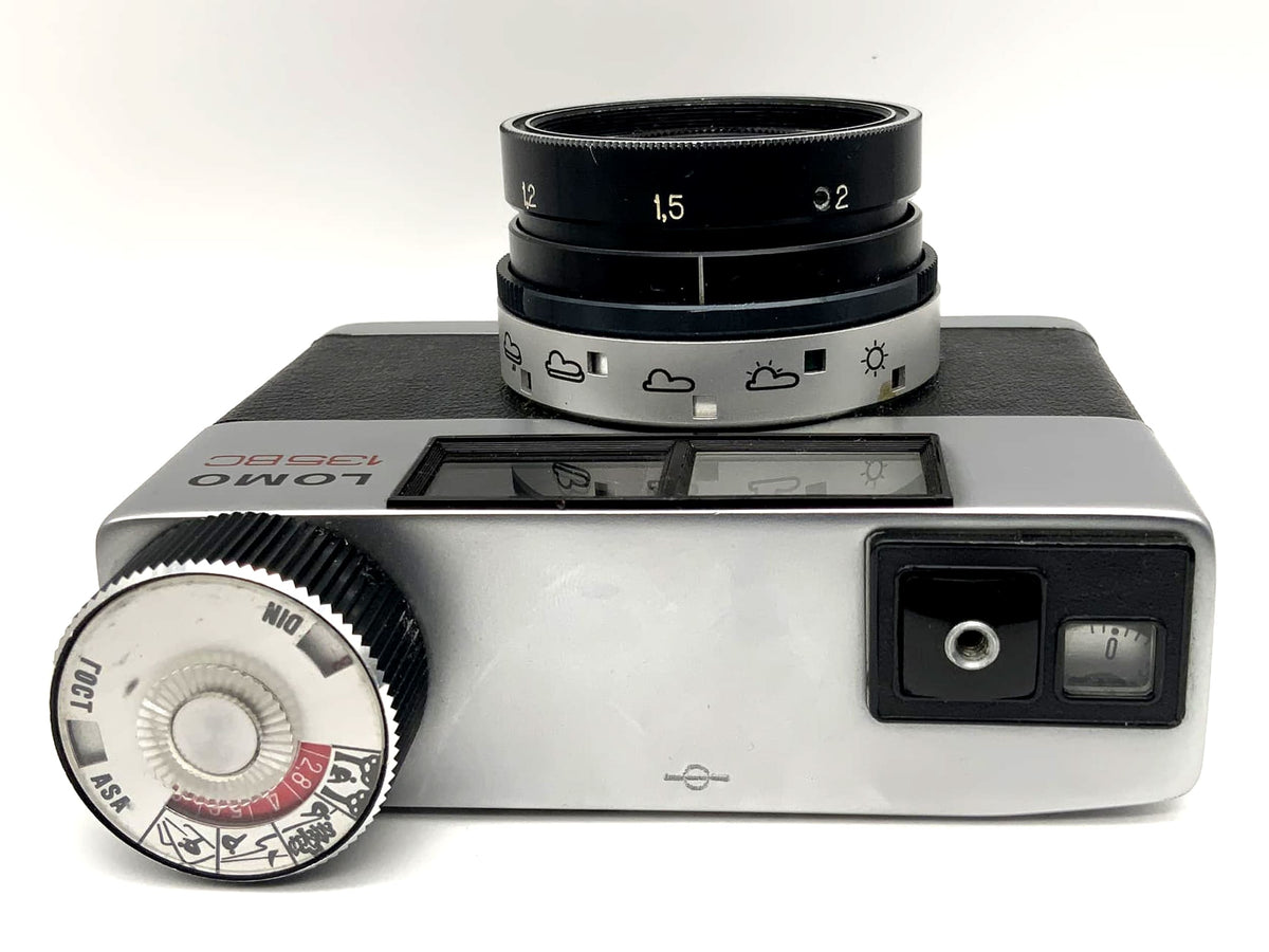 Appareil photo à viseur Lomo 135BC avec objectif analogique Industar-73 1:2.8/40