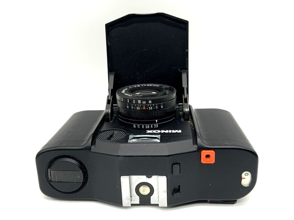 Appareil photo Minox 35 GL à visée directe avec objectif Color Minotar 1:2.8, format 35 mm, analogique, compact et facile à utiliser.