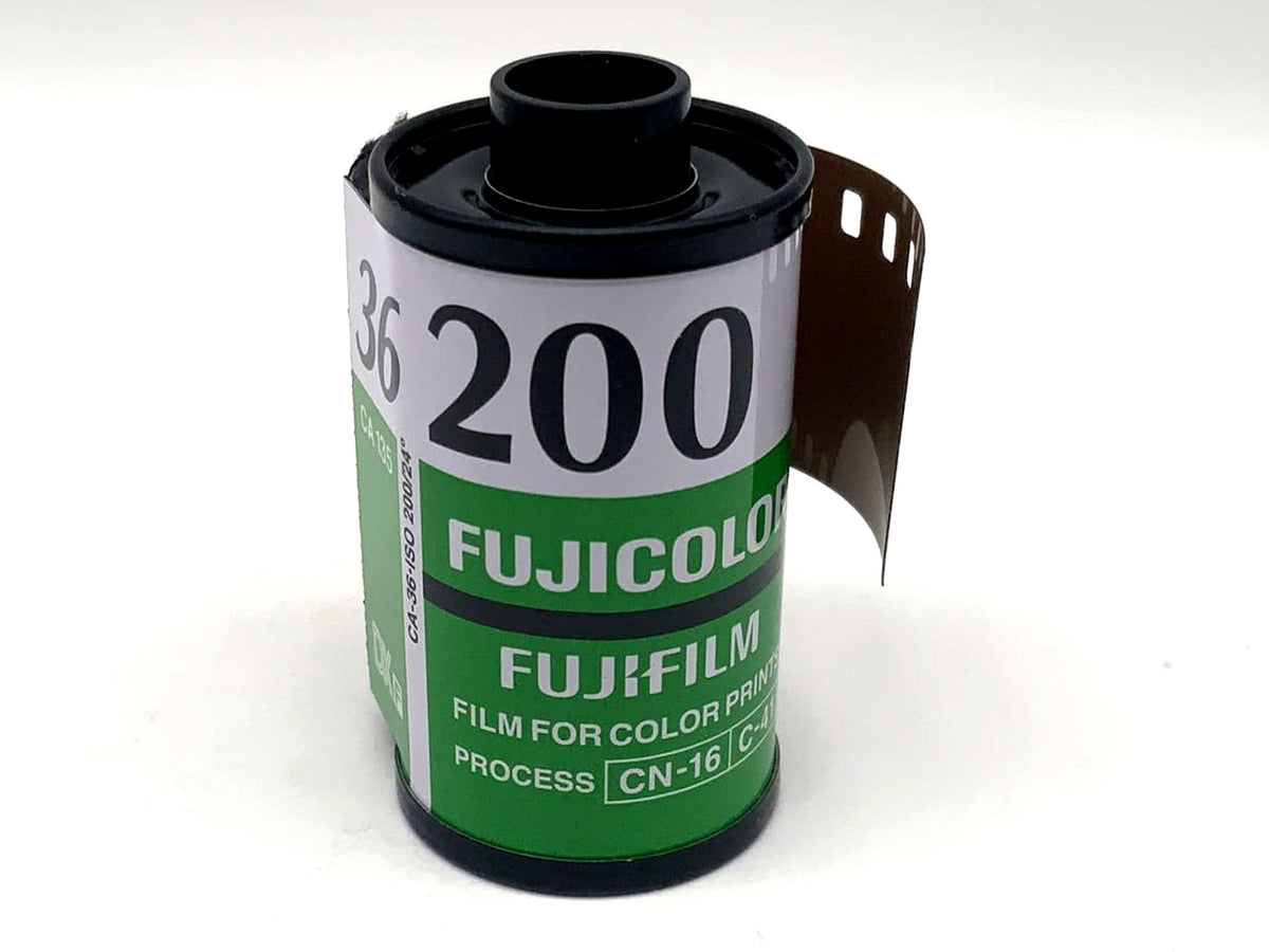 Film Fujifilm 35 mm/135 couleur Fujicolor ISO 200 DXF CN-16 C-41 périmé