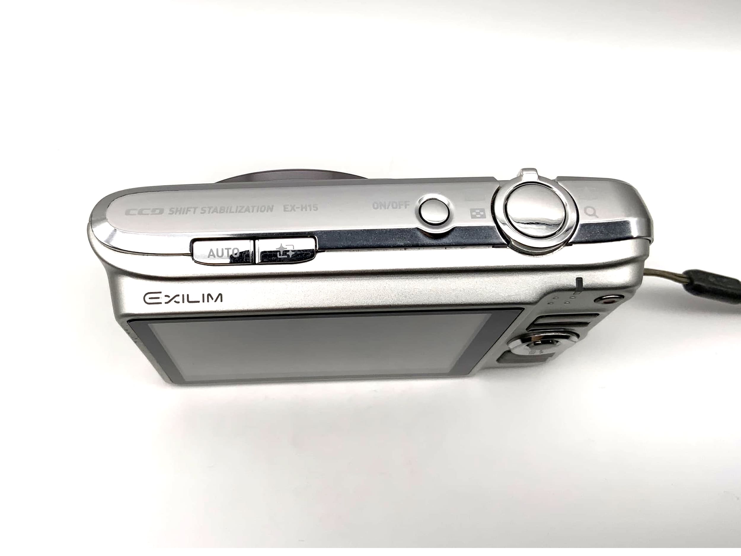 Casio EX-H15 avec objectif grand angle 24 mm, grossissement 10x, ouverture f=4,3-43,0 mm, rapport de grossissement 1:3,2-5,7, capteur 14,1 MP Exilim