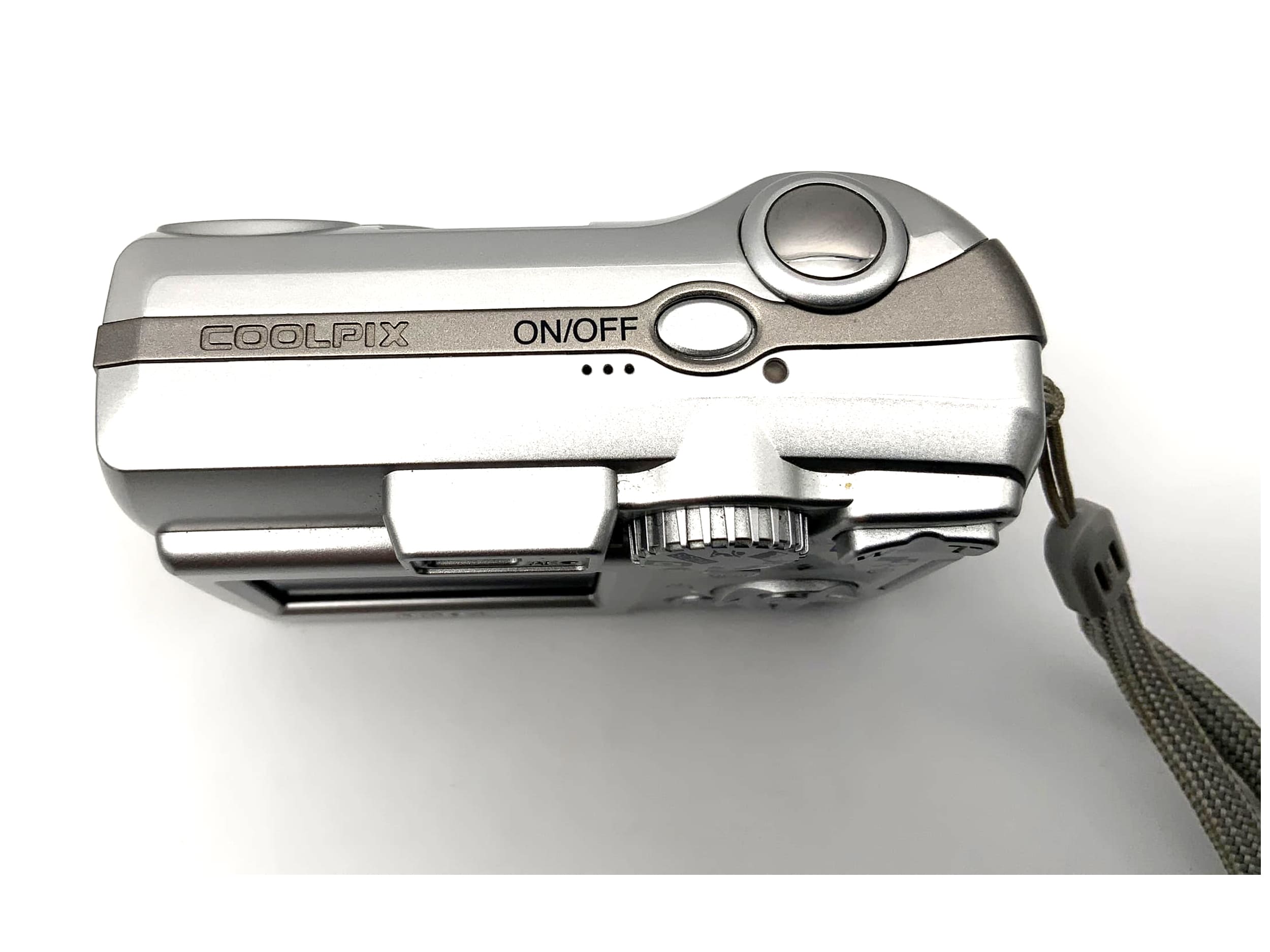 Nikon Coolpix 5600 digital camera with zoom Nikkor 5.7-17.1mm 1:2.9-4.9 lens