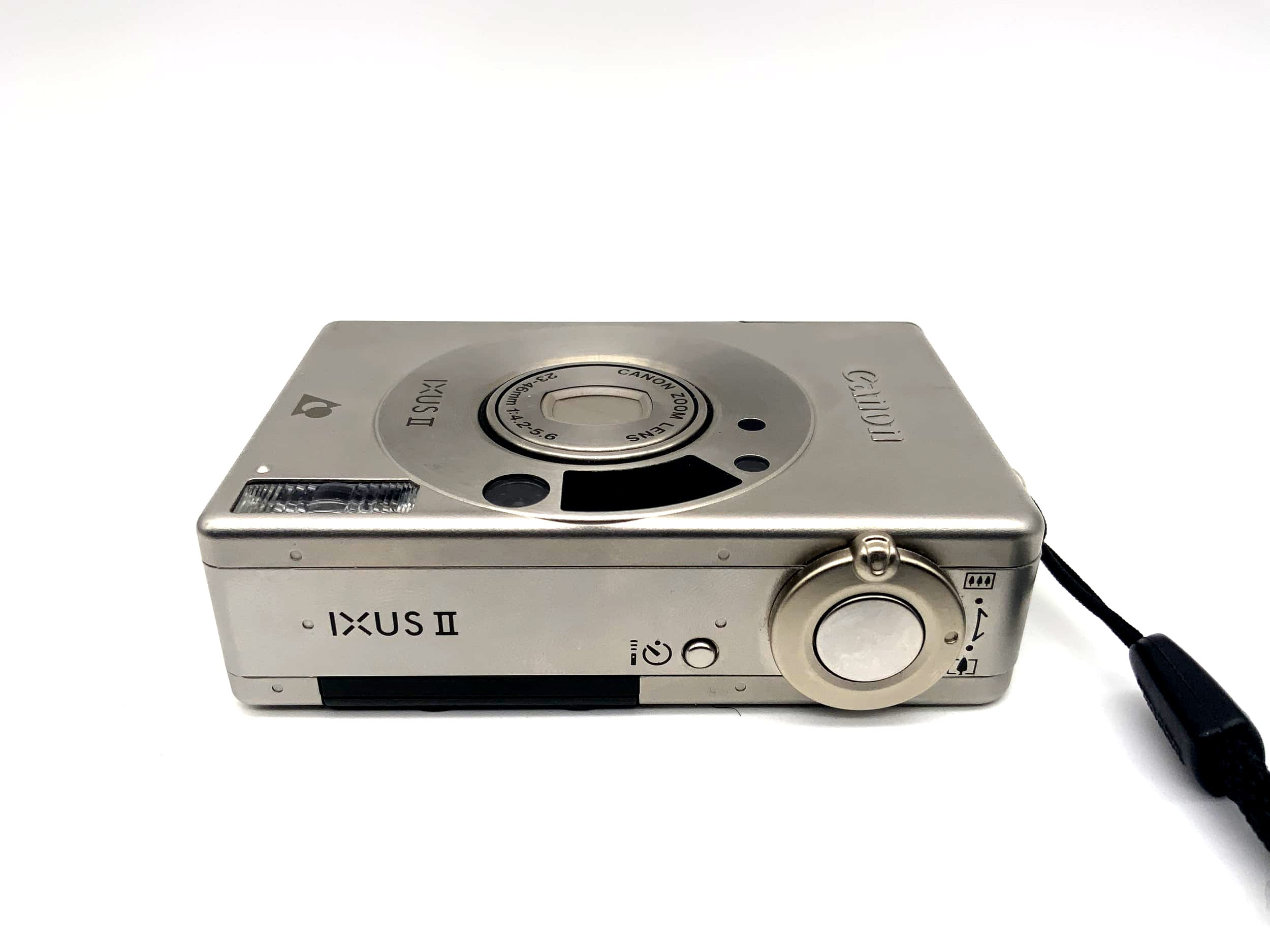 Appareil photo compact Canon IXUS II avec objectif zoom 23-46 mm f/4,2-5,6, format APS-C