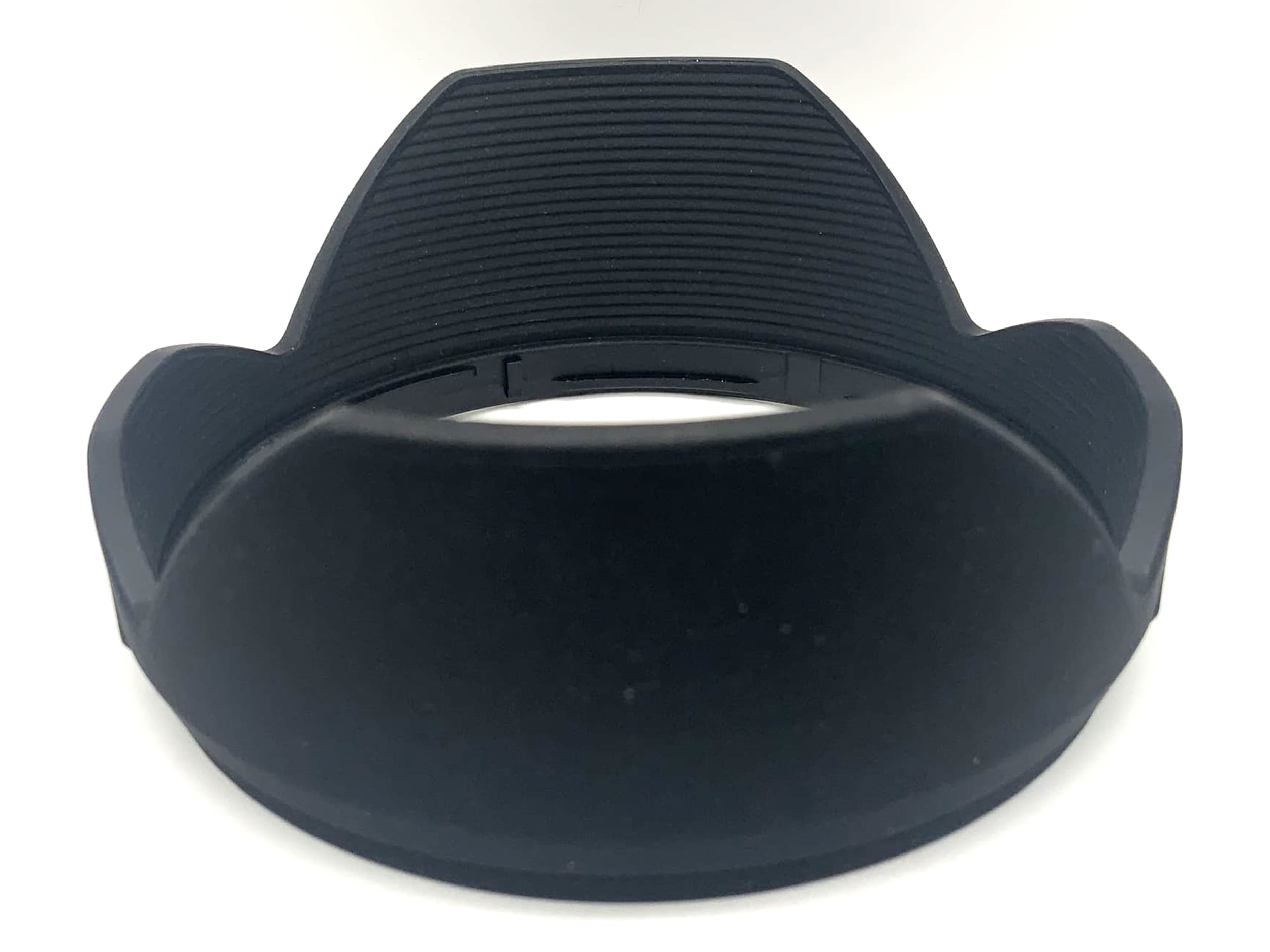 Sigma 875-02 lens hood for 20-40mm 1:2.8 DG, 24-70mm 1:2.8 EX