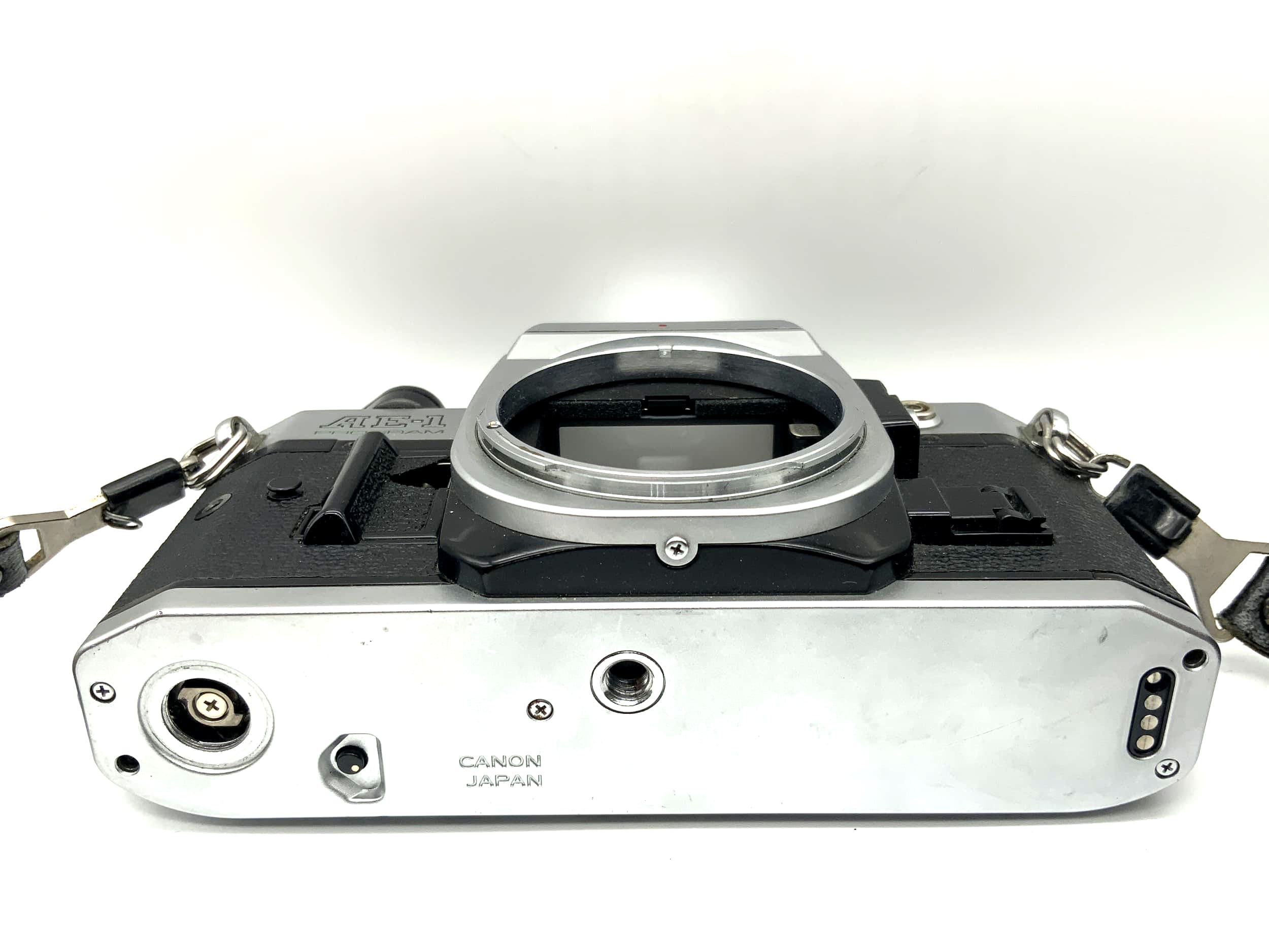 Boîtier reflex argentique 35 mm Canon AE-1 (Canon FD)