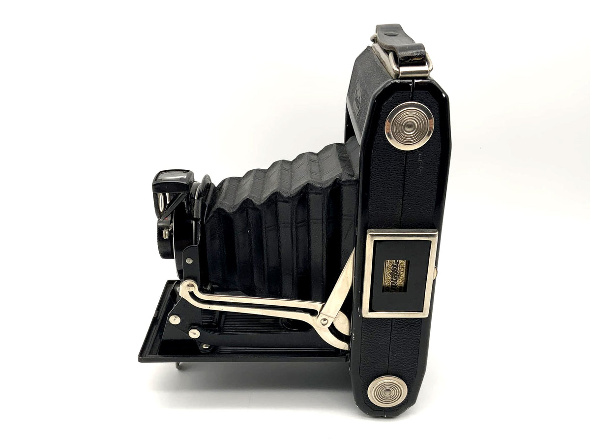 Zeiss Ikon Ikonta 520/2 folding camera with Novar Anastigmat 1:6.3 F=10.5cm