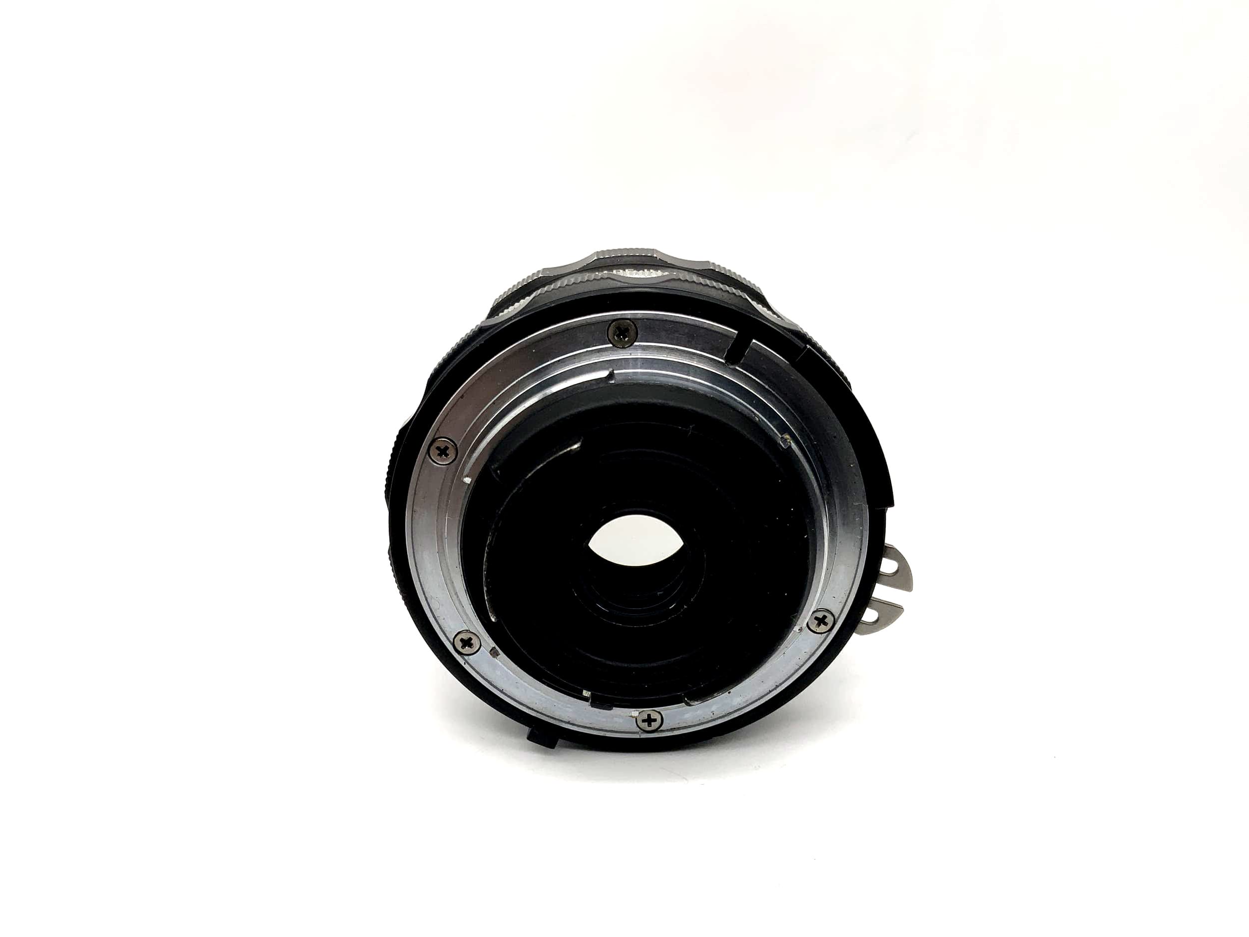 Objectif Nikon 28 mm f/3.5 Nikkor-HC pour appareil photo de voiture (Nikon F)