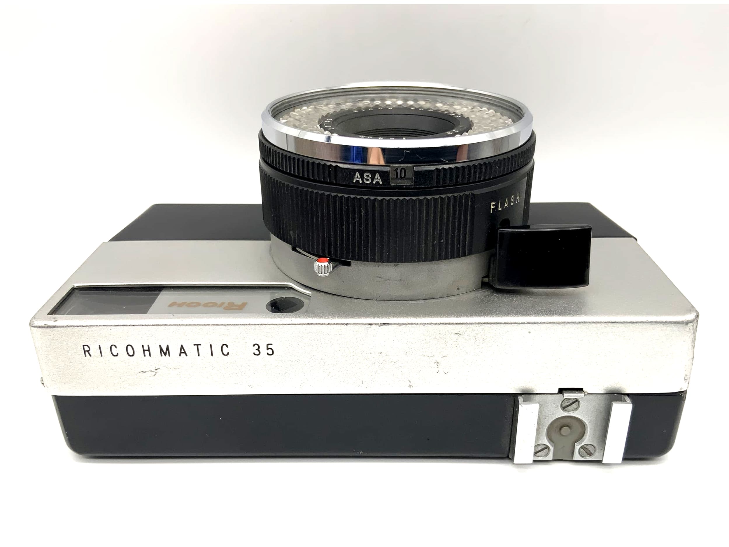 Ricoh Ricohmatic 35 viewfinder camera with Kominar 1:2.8 f=4cm