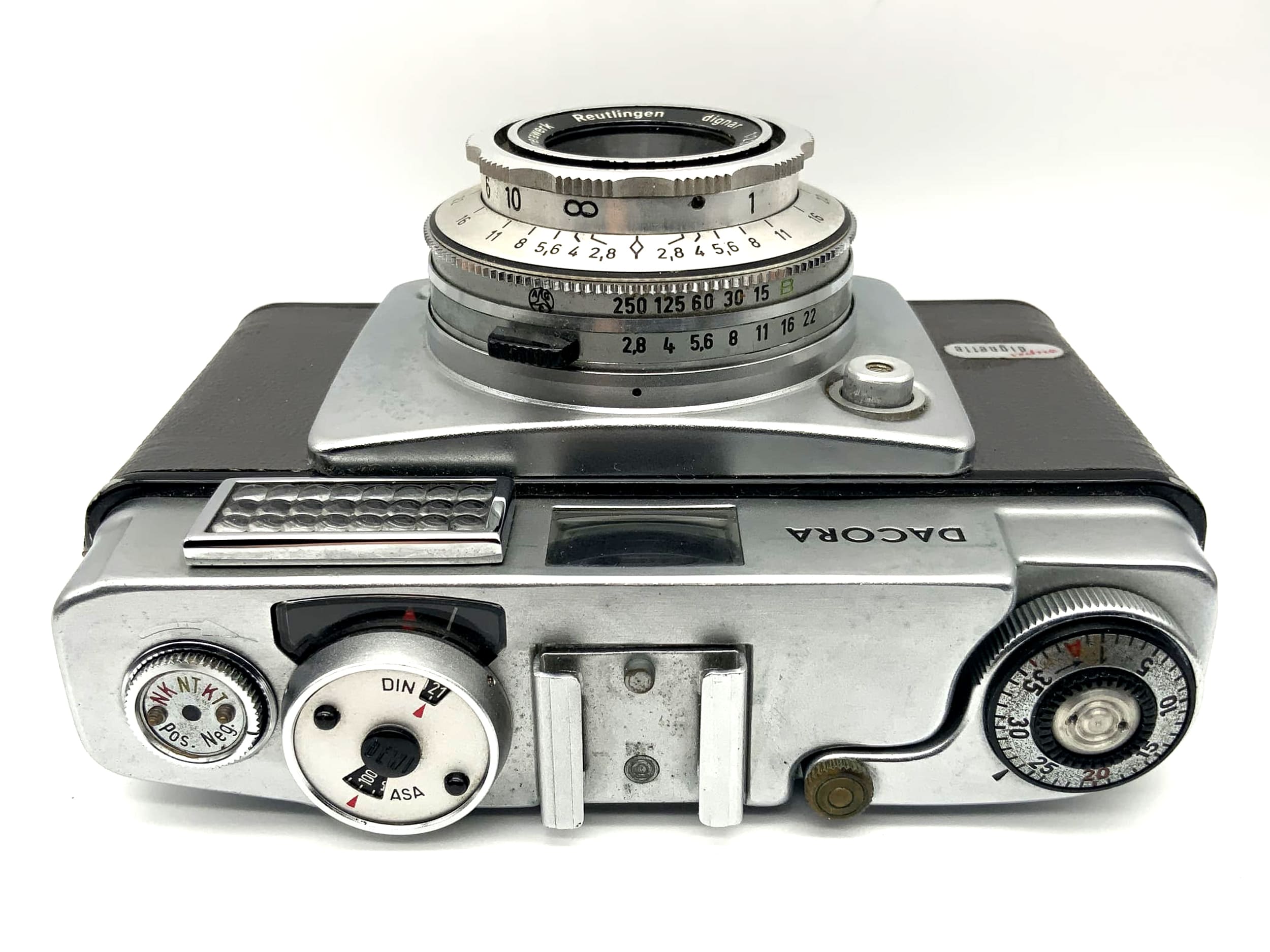 Dacora super Dignette viewfinder camera with dignar 1:2.8/45mm lens