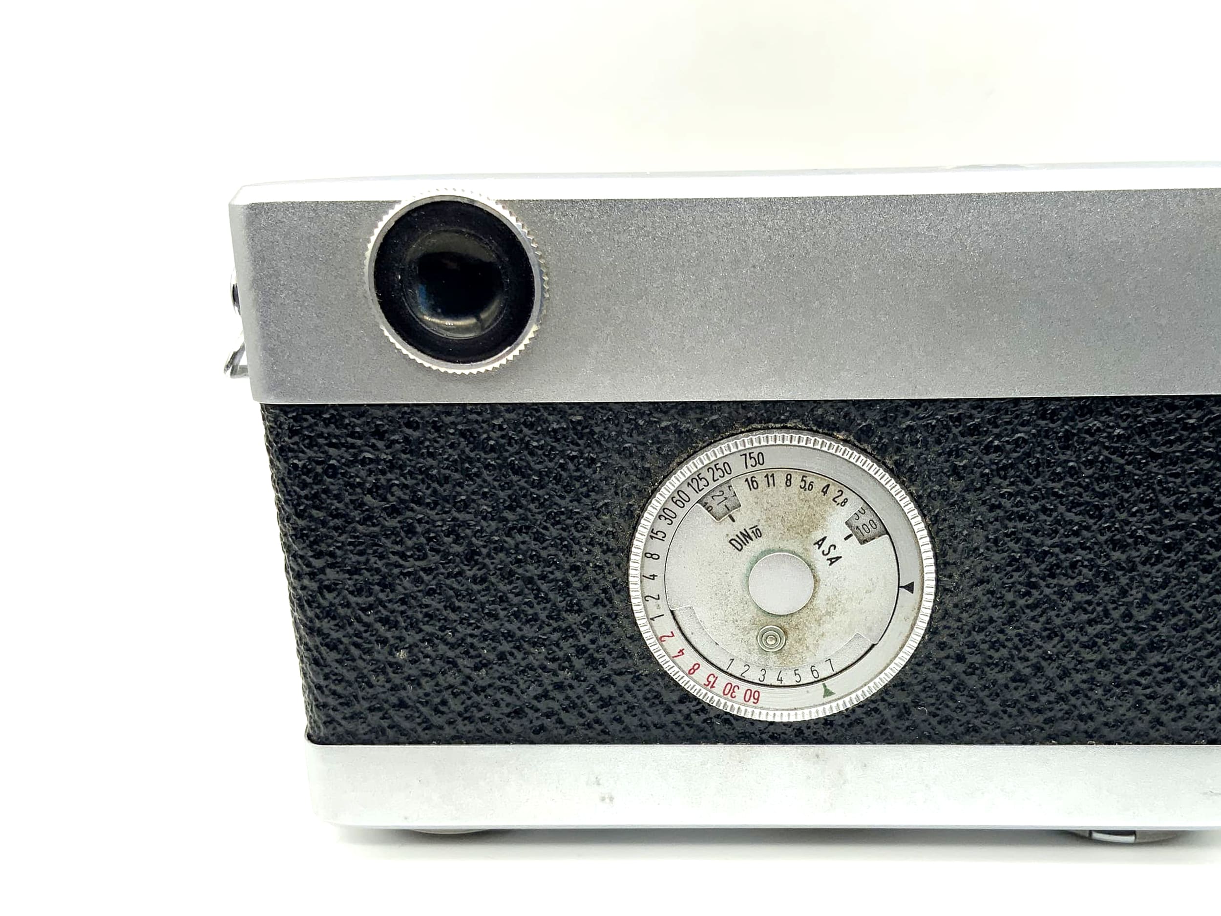 Pentacon Werra viewfinder camera with Carl Zeiss Tessar 2.8/50 Prestor RVS black