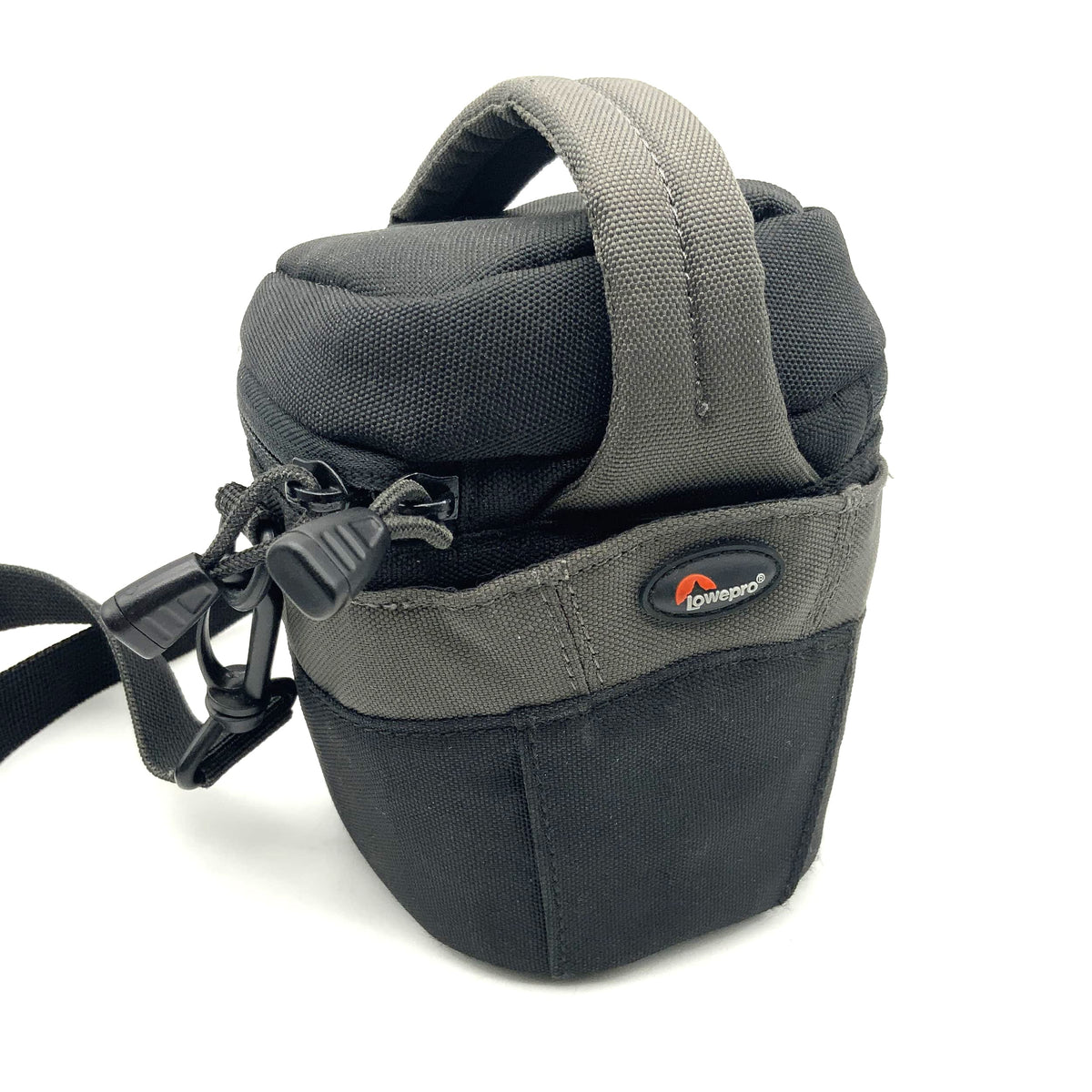 Étui Lowepro Cirrus TLZ 5 noir, dimensions approximatives : 9,5 x 11,5 x 9 cm