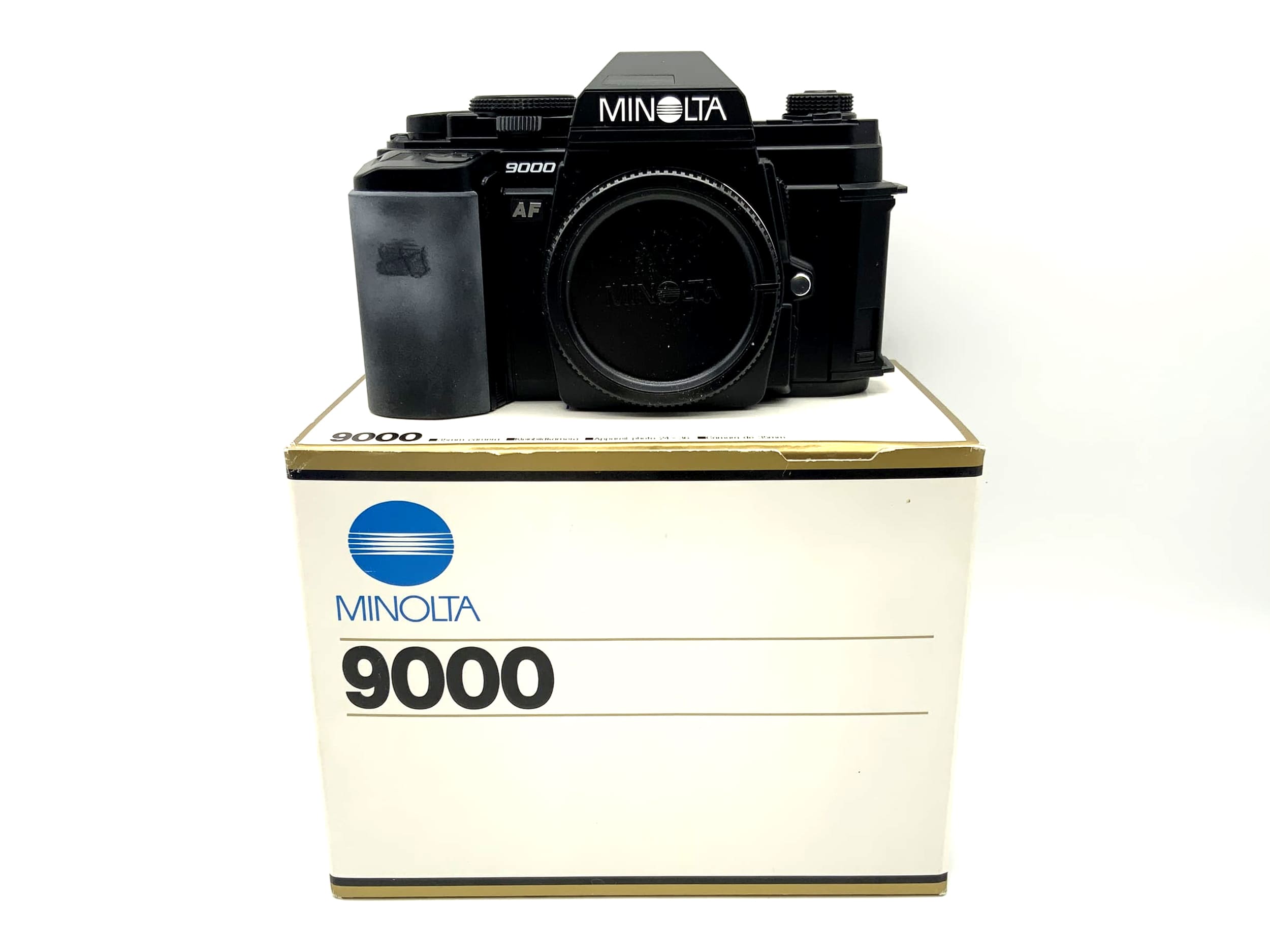 Minolta 9000 AF 35mm analog SLR camera in original packaging (Minolta AF/Sony A)