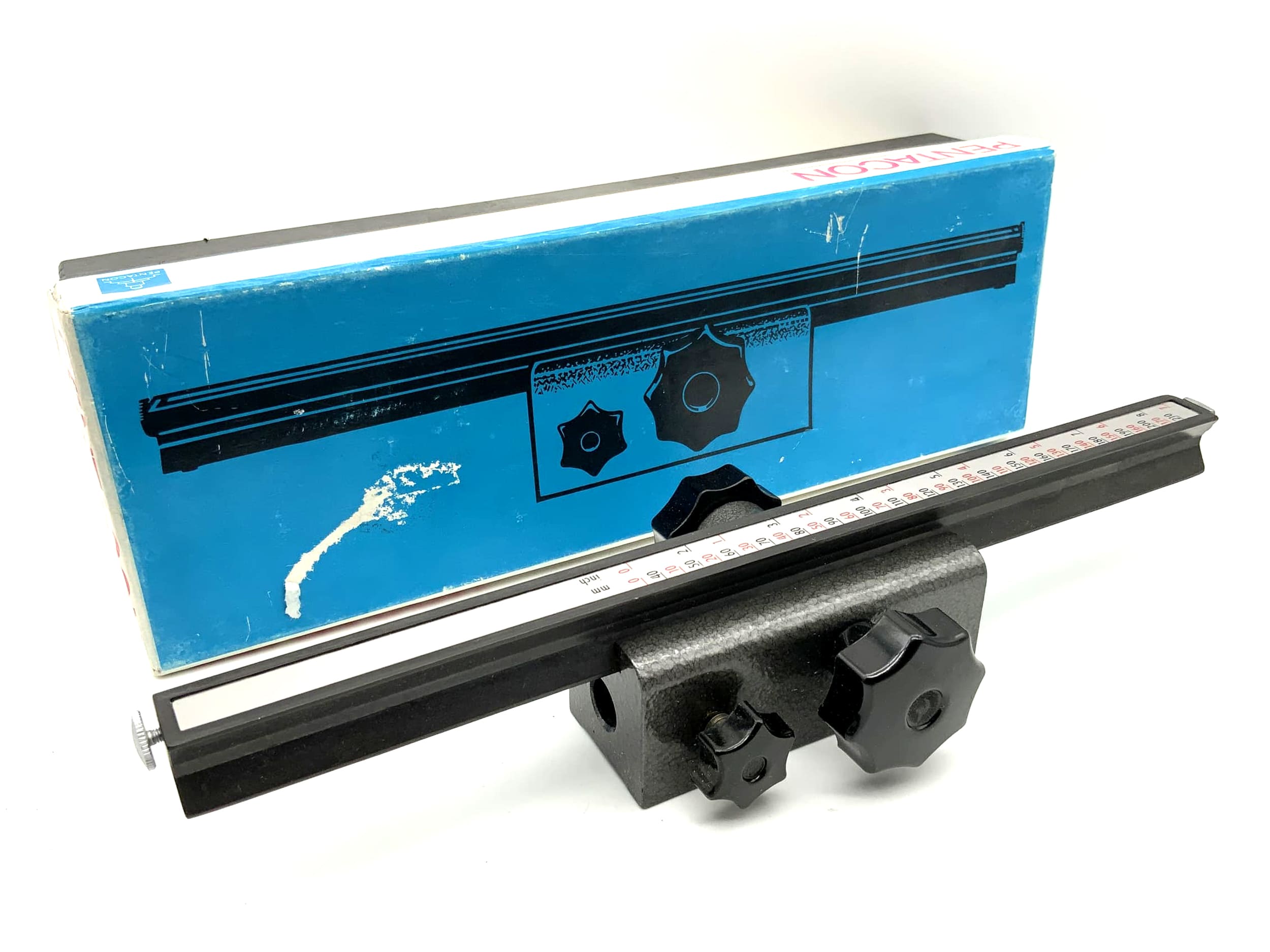 Crémaillère de mise au point grise Pentacon pour grand soufflet, dans son emballage d'origine