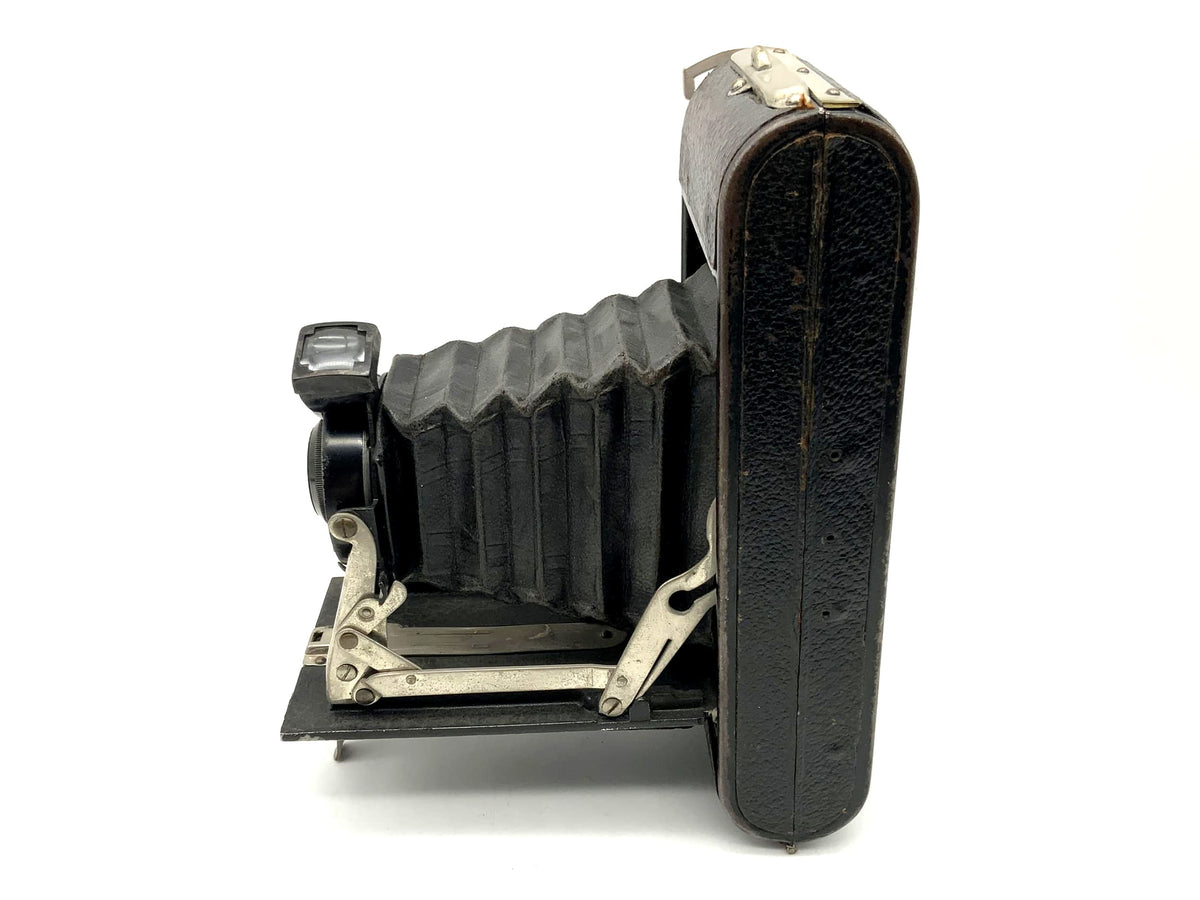 Appareil photo pliant Lumière Nada avec objectif Nacor 1:6.3 F:10.5cm 6x9 analogique