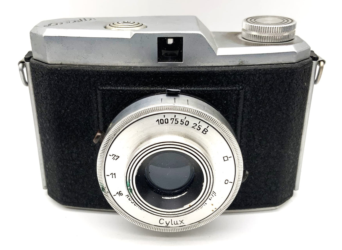 Luxette Cylux viewfinder camera with Cymat 1:7.7 compact camera analog camera