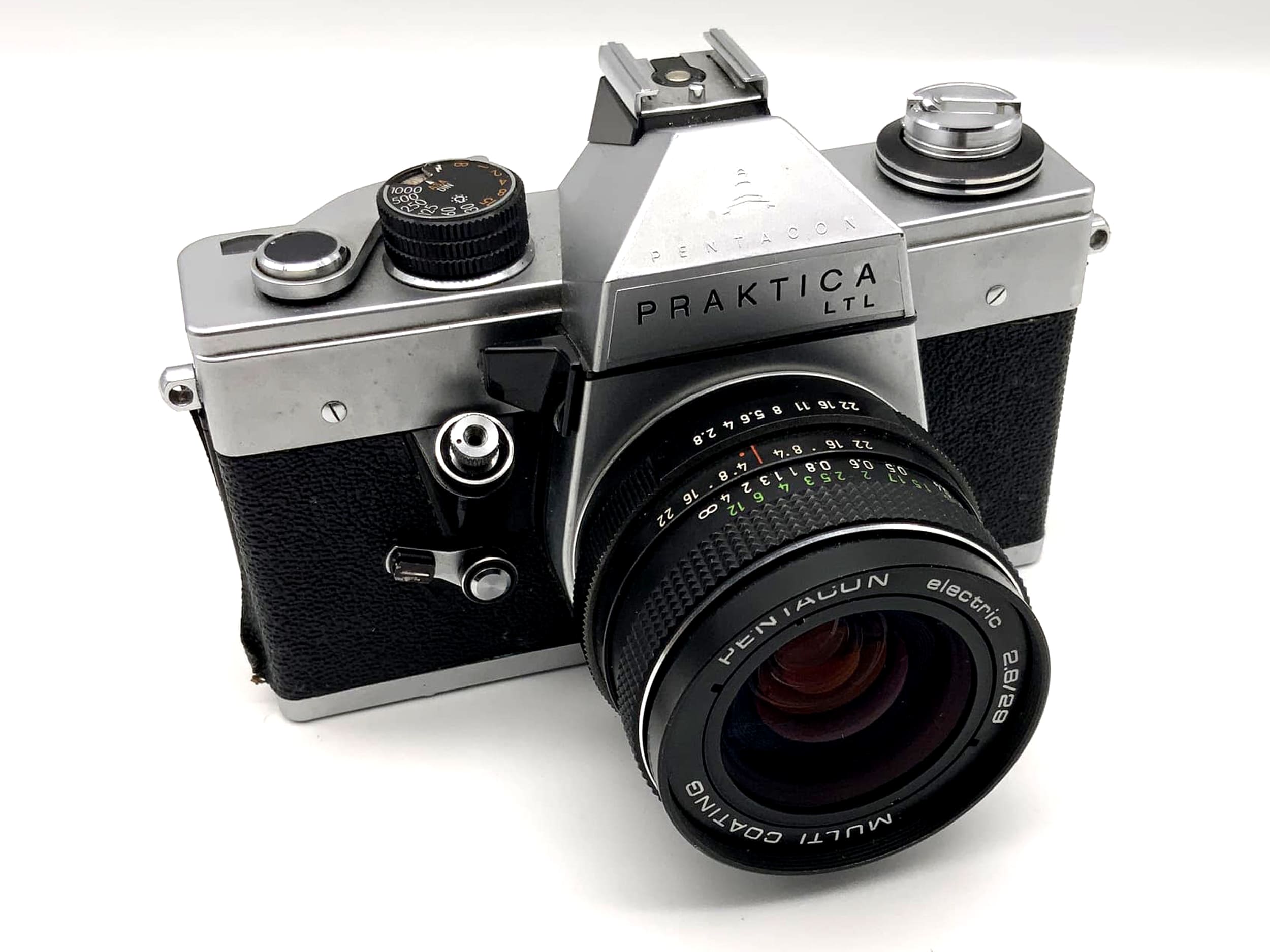 Appareil photo reflex argentique Pentacon Praktica LTL avec objectif 2,8-29 mm, format 35 mm