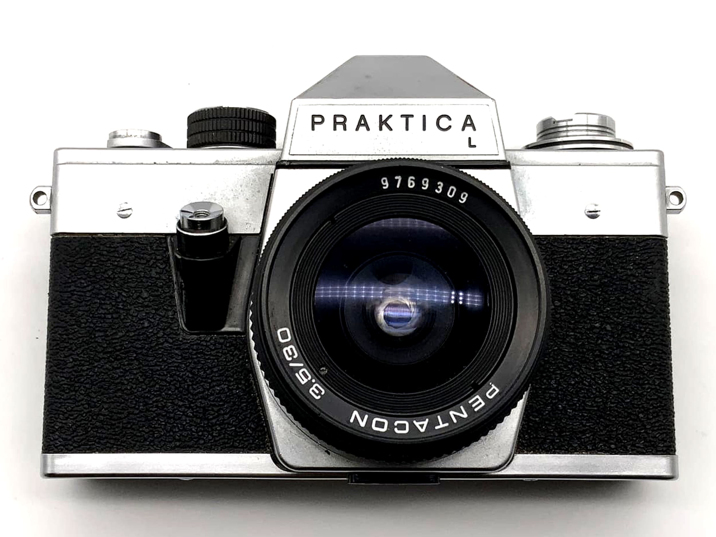 Appareil photo reflex argentique Pentacon Praktica L avec objectif 3,5-30 mm, format 35 mm.