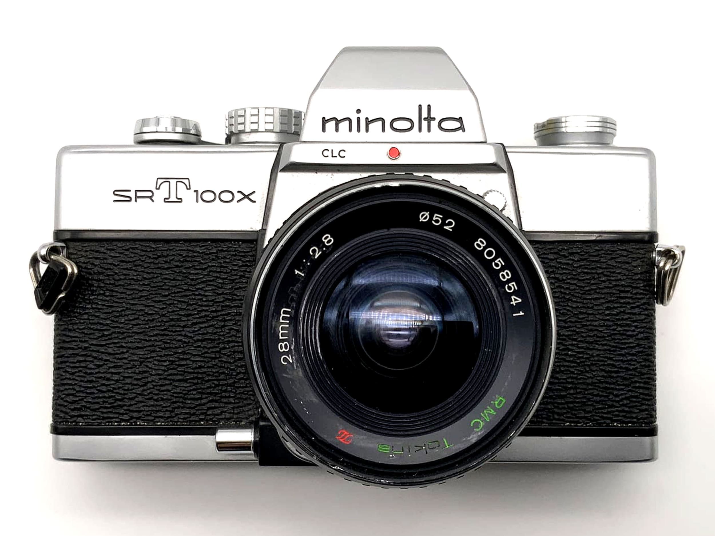 Minolta SRT 100x avec objectif Tokina RMC 2.8 28 mm, appareil photo reflex argentique 35 mm.