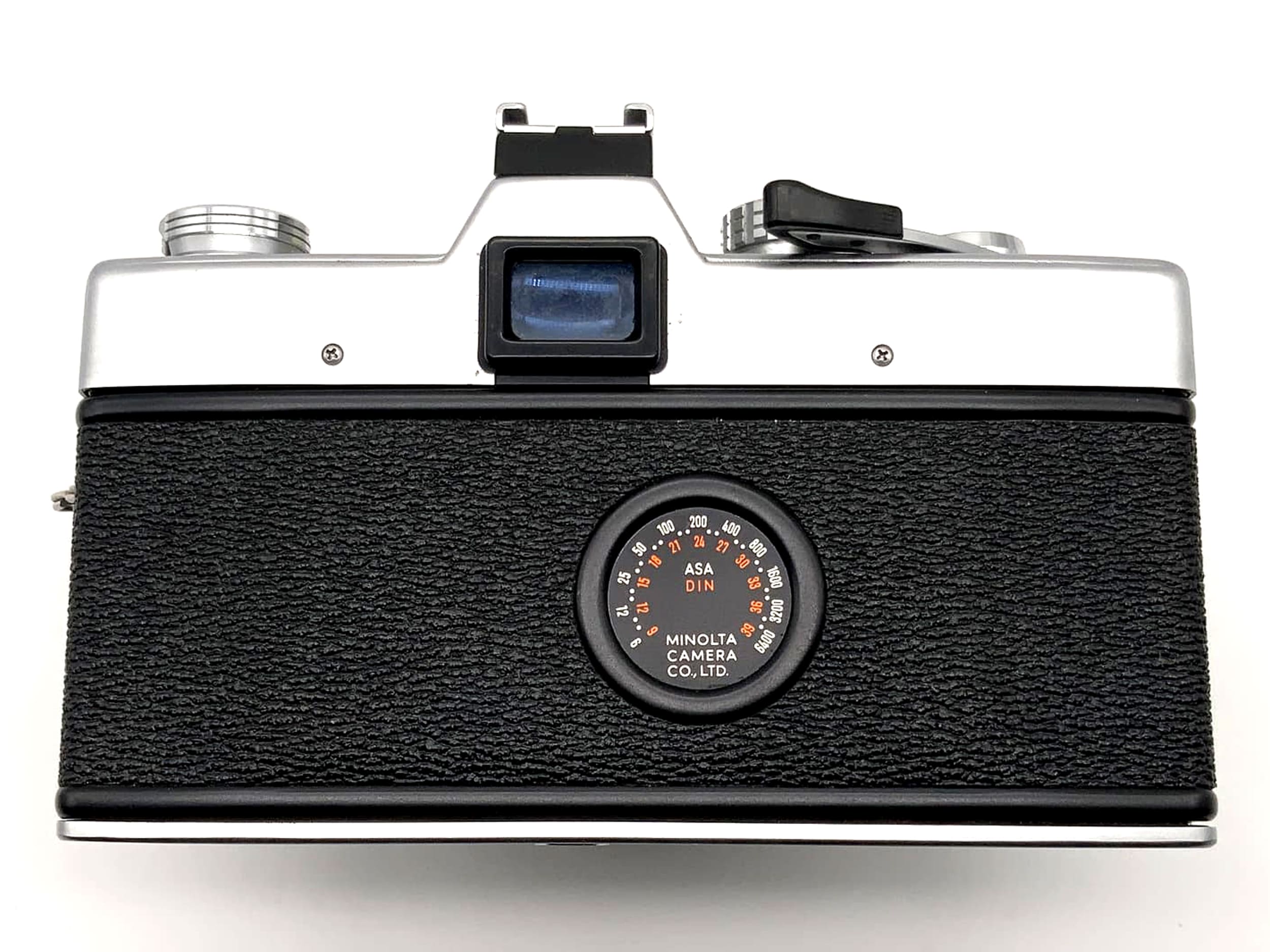 Minolta SRT 100x avec objectif Tokina RMC 2.8 28 mm, appareil photo reflex argentique 35 mm.