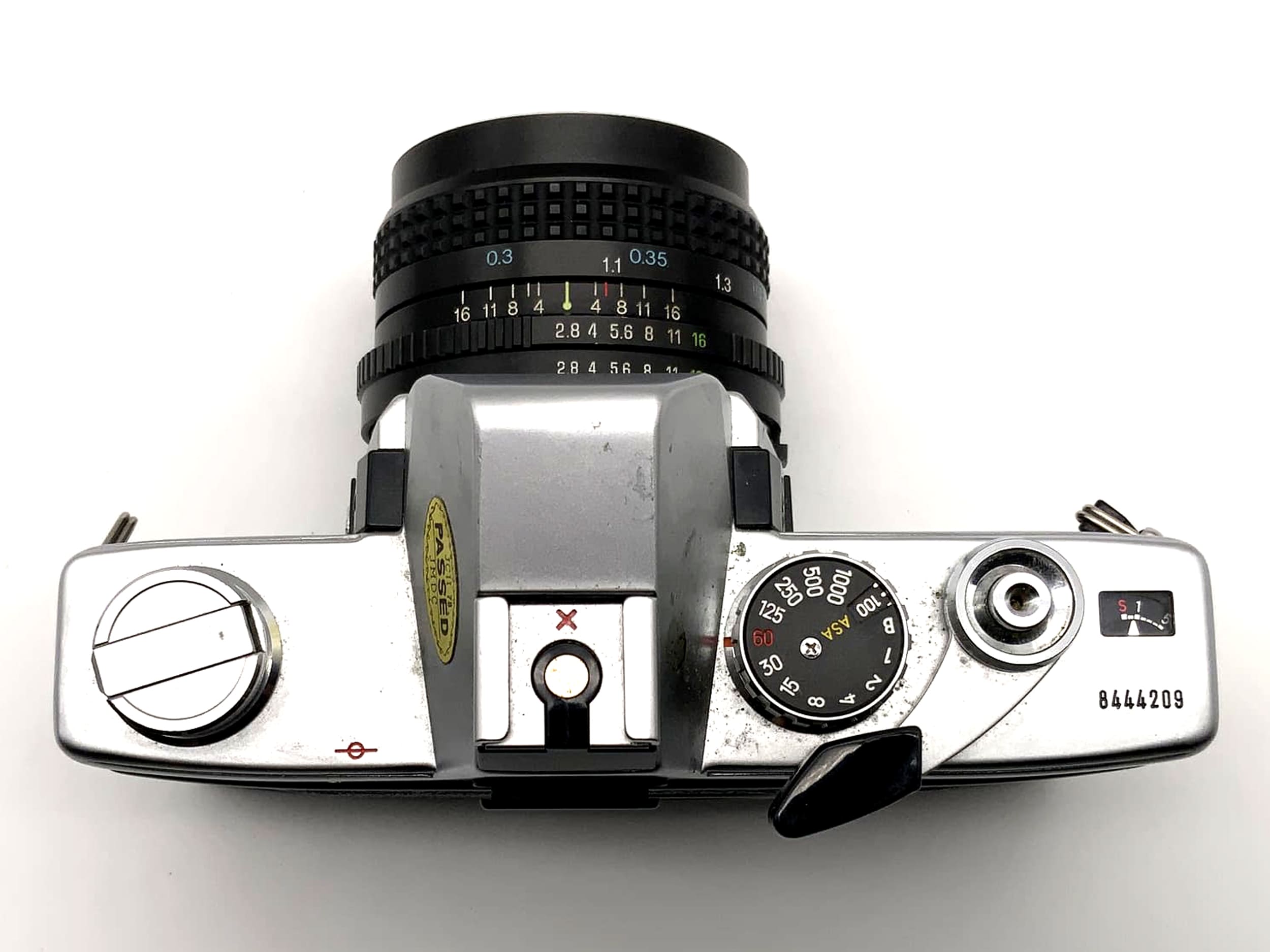 Minolta SRT 100x avec objectif Tokina RMC 2.8 28 mm, appareil photo reflex argentique 35 mm.