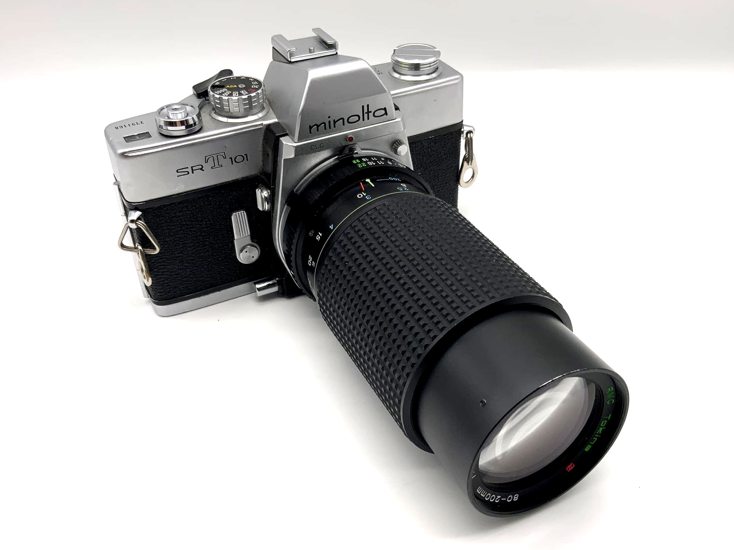 Minolta SRT101 avec objectif Tokina RMC 4.5 80-200 mm, reflex argentique 35 mm