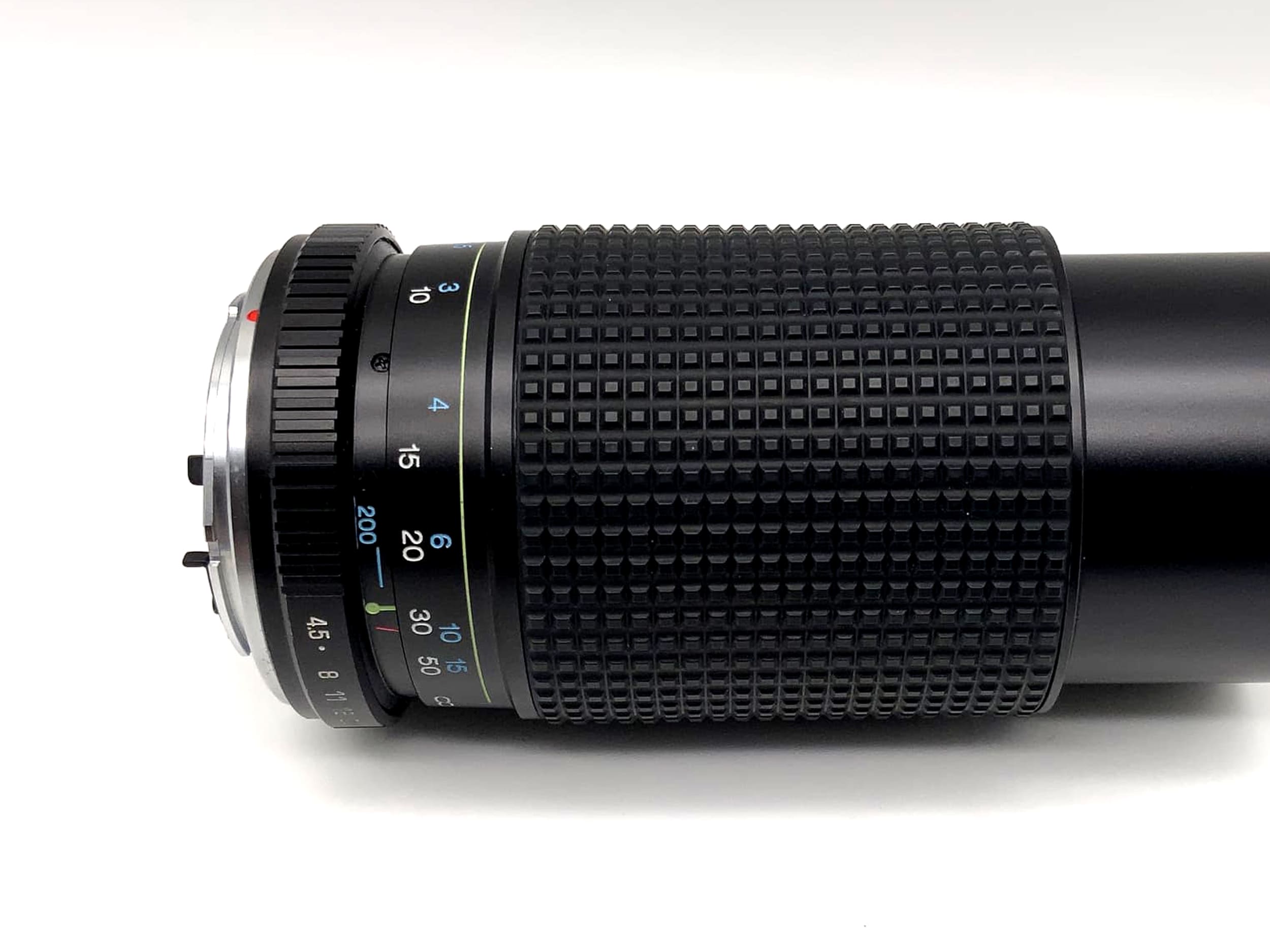Objectif analogique Tokina RMC 1:4.5 80-200mm (Yashica Contax C/Y)