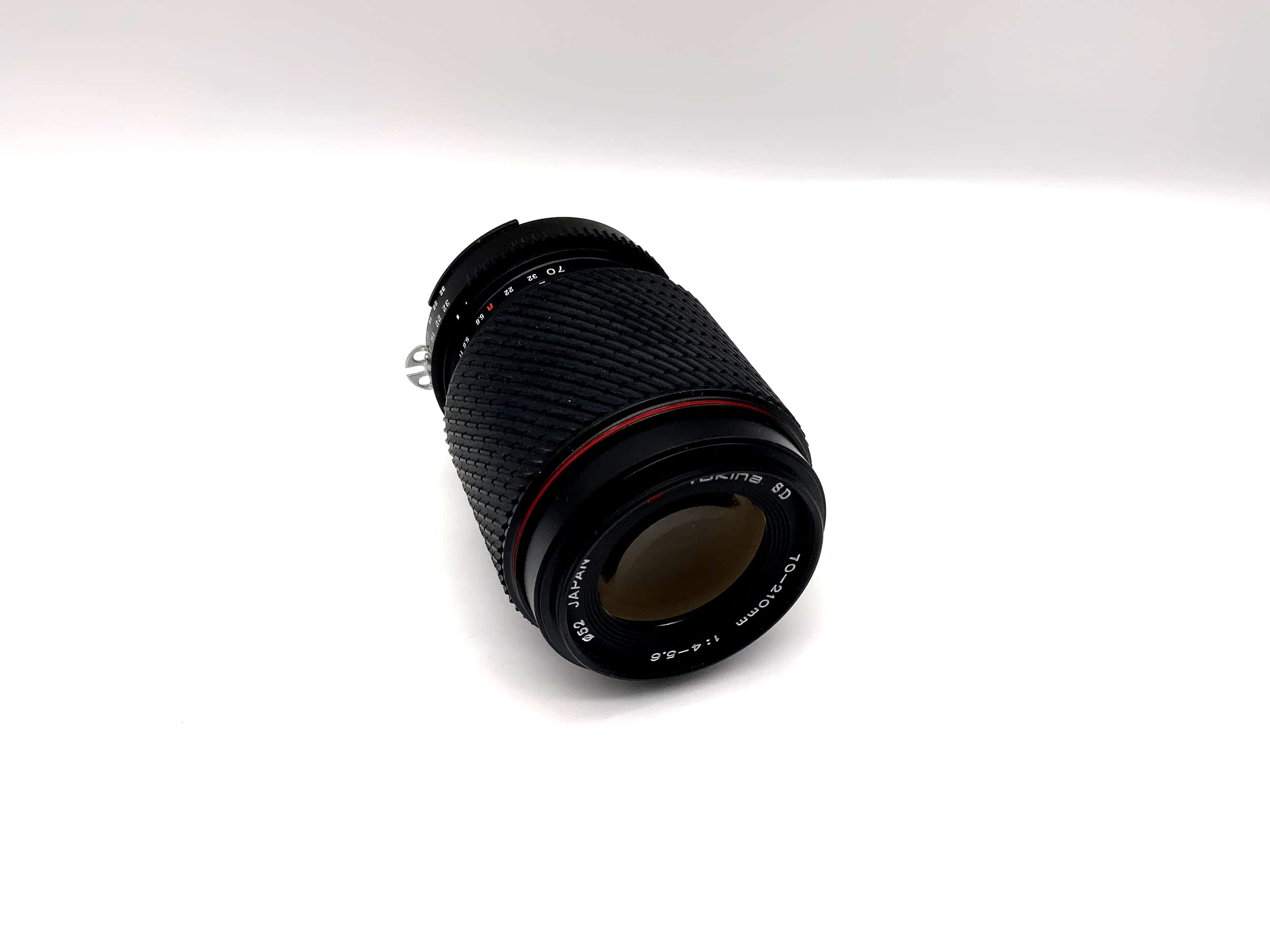 Objectif Tokina 70-210mm 1:4-5.6 pour appareil photo SD (Nikon F)