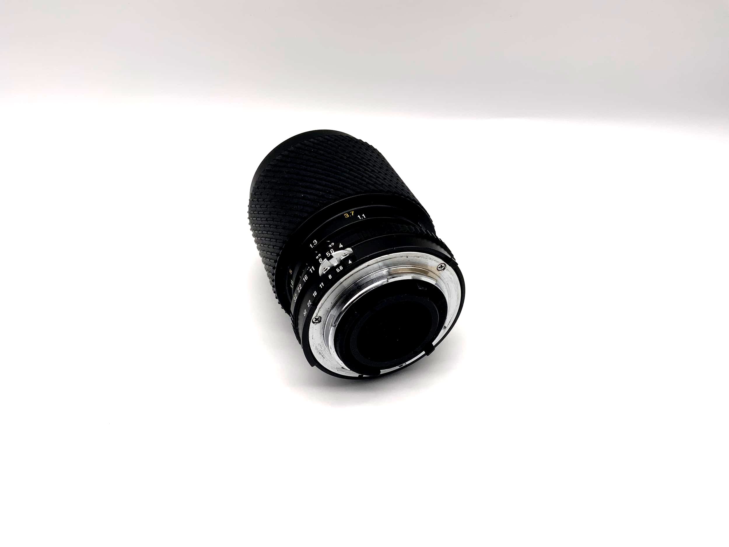 Objectif Tokina 70-210mm 1:4-5.6 pour appareil photo SD (Nikon F)