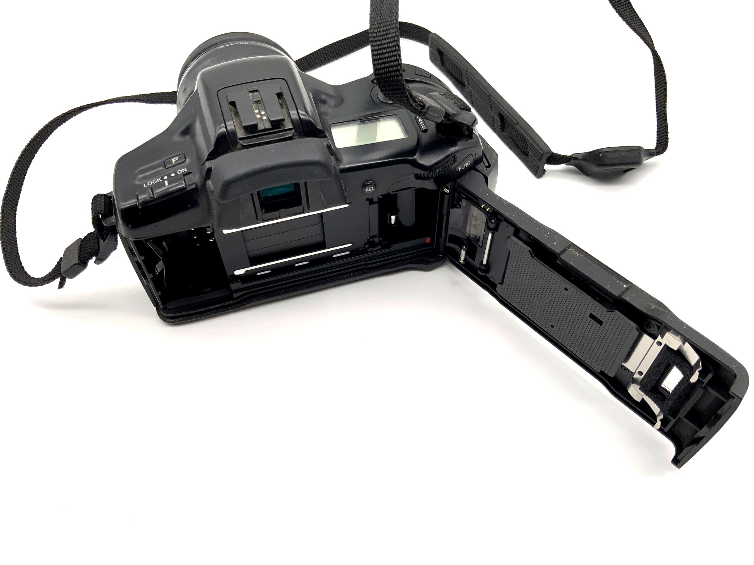 Minolta Dynax 7 xi analog SLR camera with AF Zoom Xi 1:3.5-4.5 lens