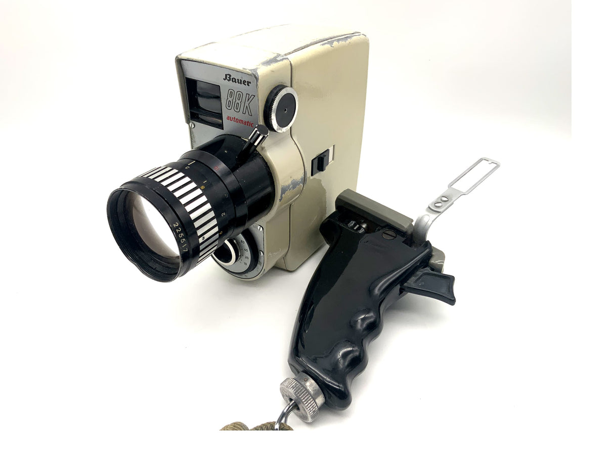 Appareil photo argentique automatique Bauer 88K avec objectif Vario 1:1.8/10-30 mm et poignée, double 8 mm