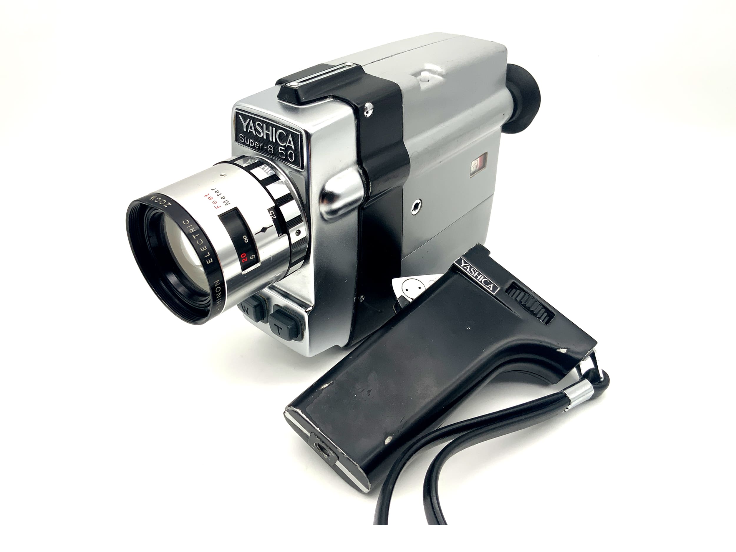 Caméra Yashica Super-8 50 avec objectif Yashinon 1:1.7 8,5-42,5 mm Super 8 et poignée