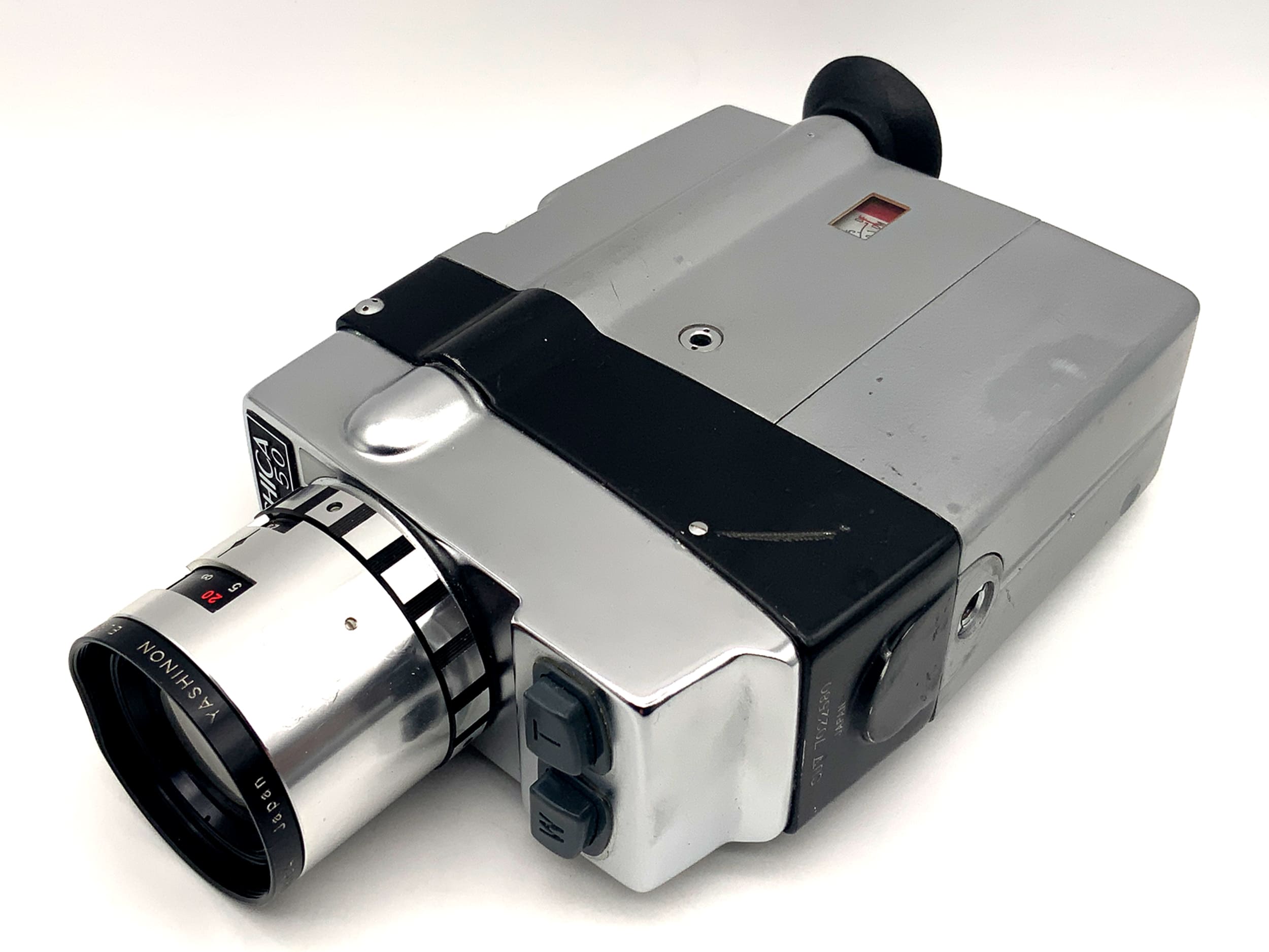 Caméra Yashica Super-8 50 avec objectif Yashinon 1:1.7 8,5-42,5 mm Super 8 et poignée
