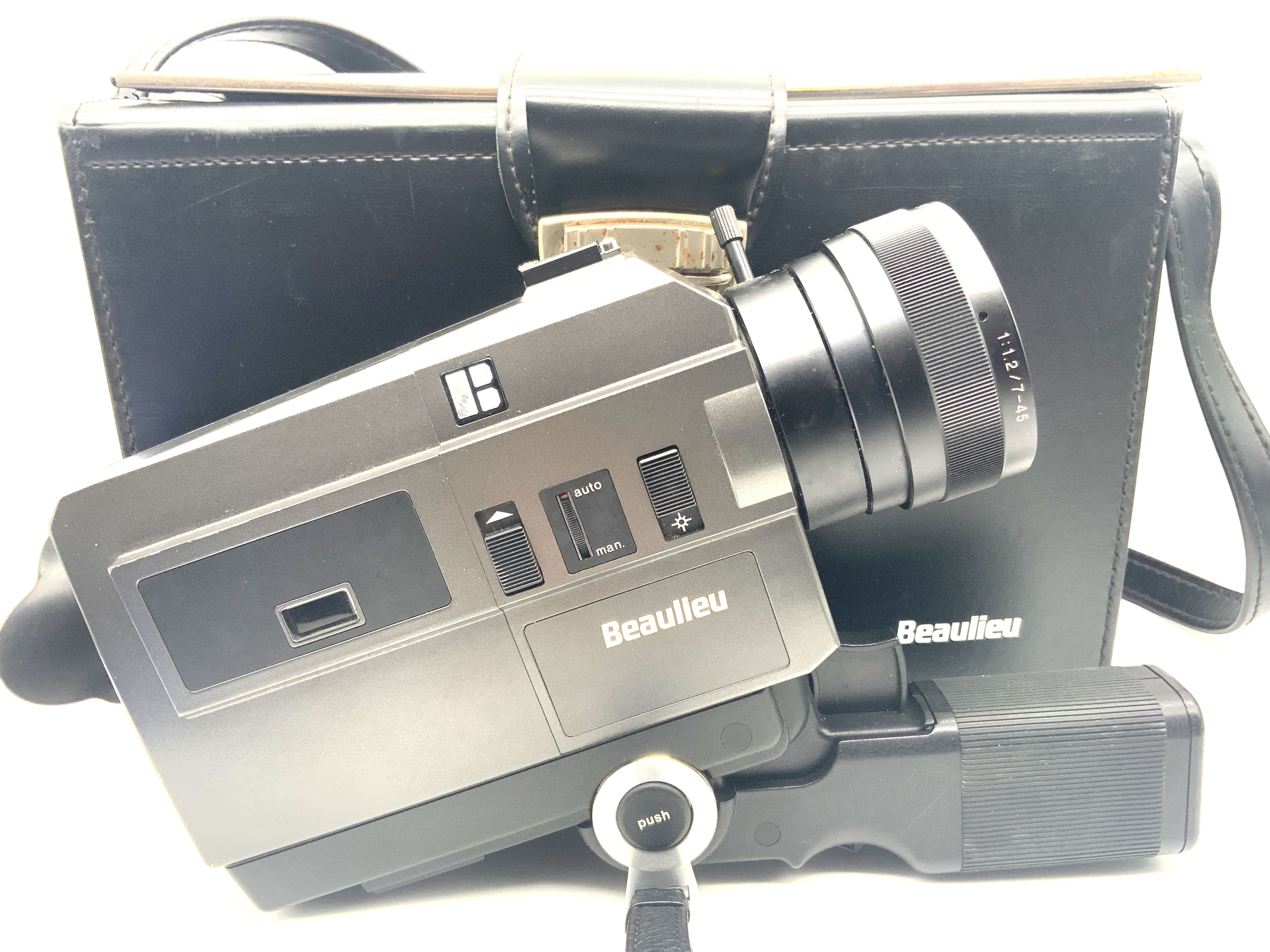 Caméra argentique Beaulieu 1008 XL avec zoom macro 1:1,2/7-45 Super 8 et sac